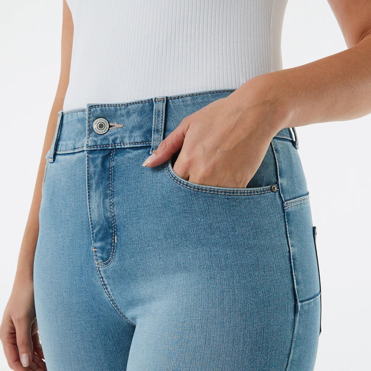 4 Shapewear Jeans Light Wash, 4 of 5