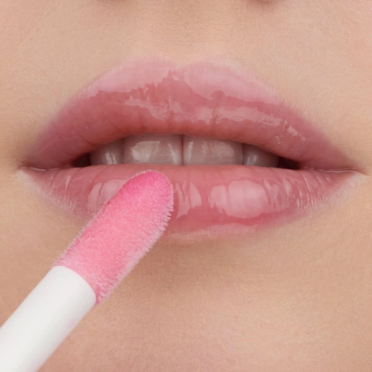 3 Essence Hydra Kiss Lip Oil - Red 03, 3 of 4