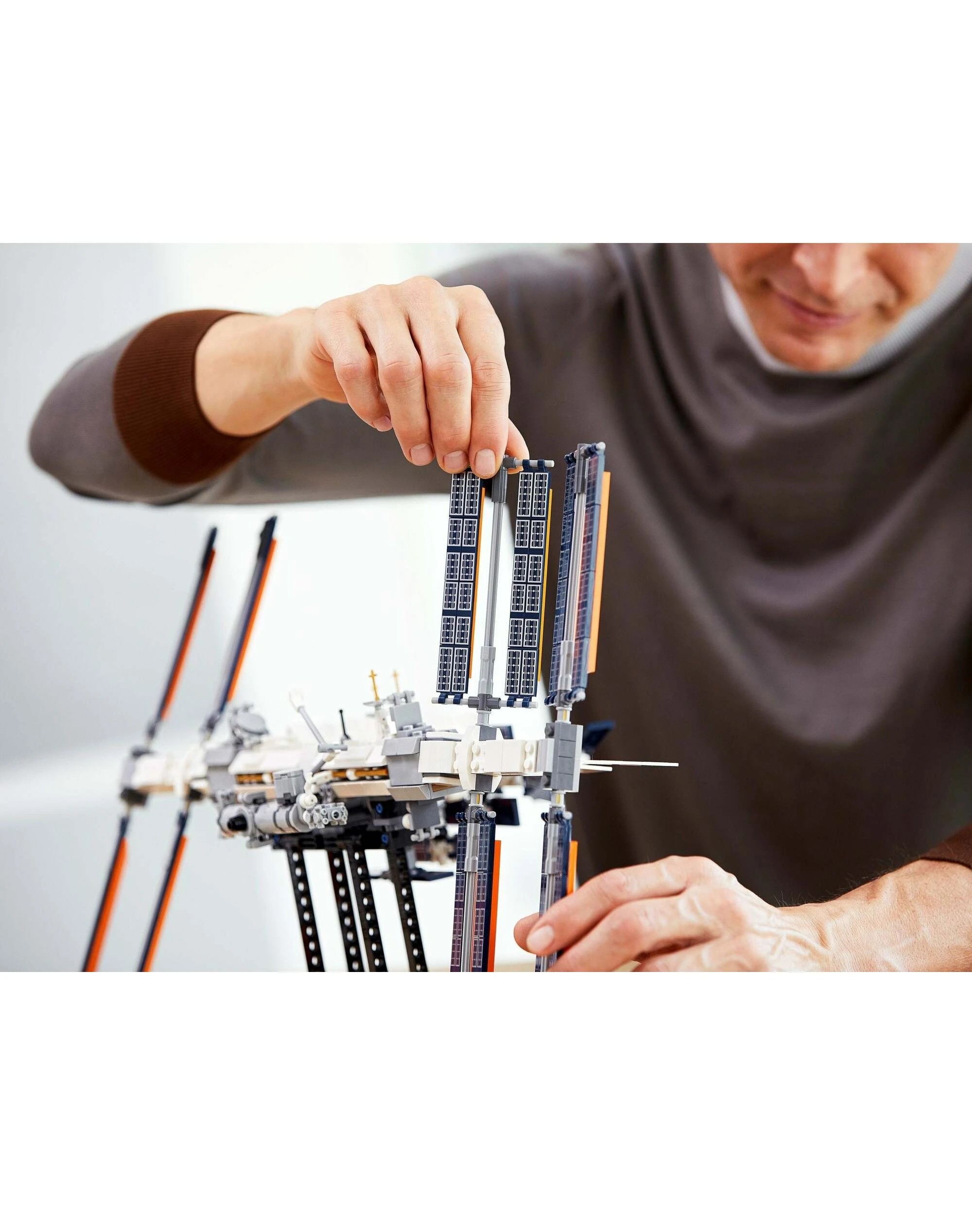 2 LEGO 21321 International Space Station Model Kit, 2 of 3