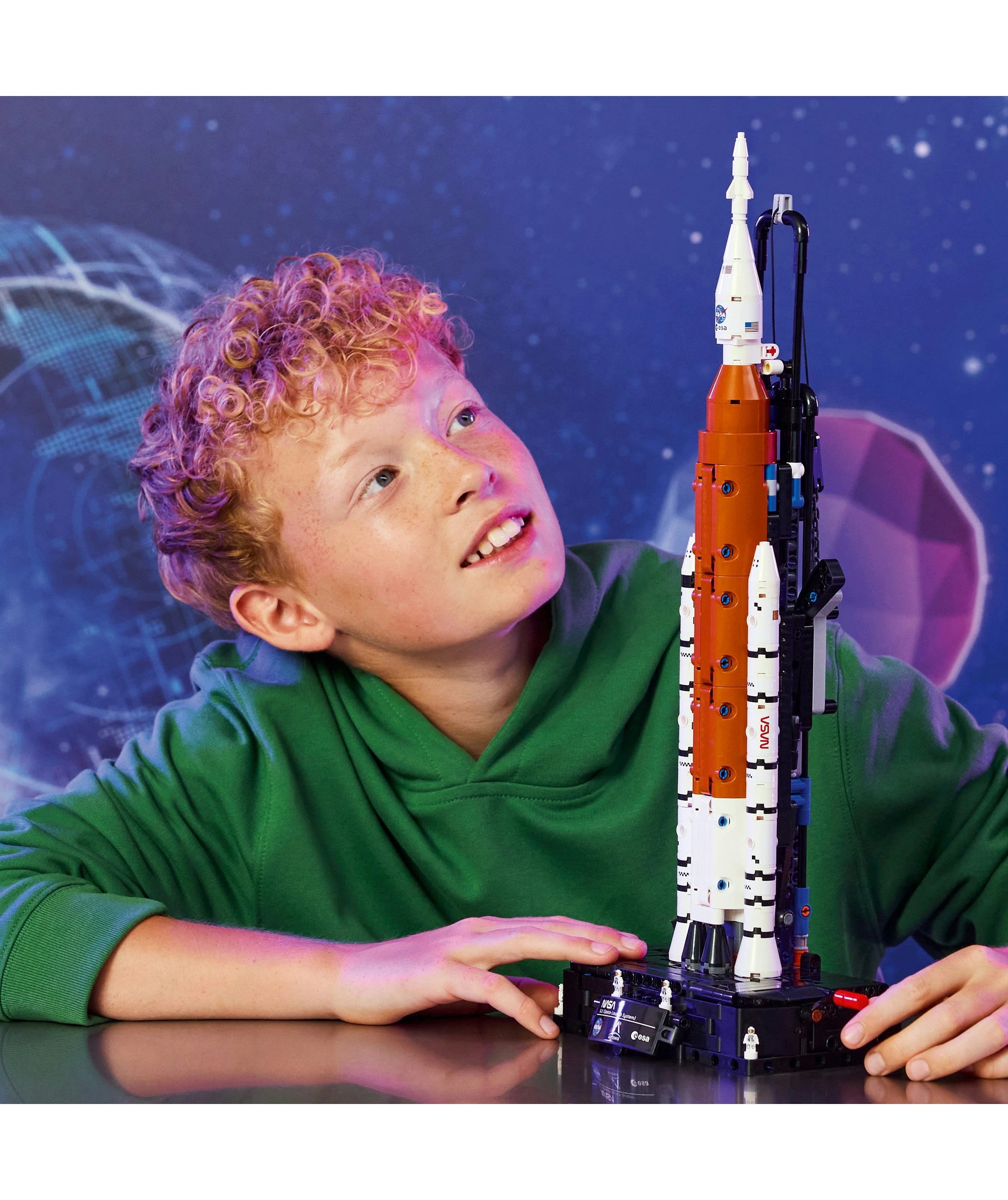 8 LEGO Technic NASA Artemis Space Launch System Rocket 42221, 8 of 10