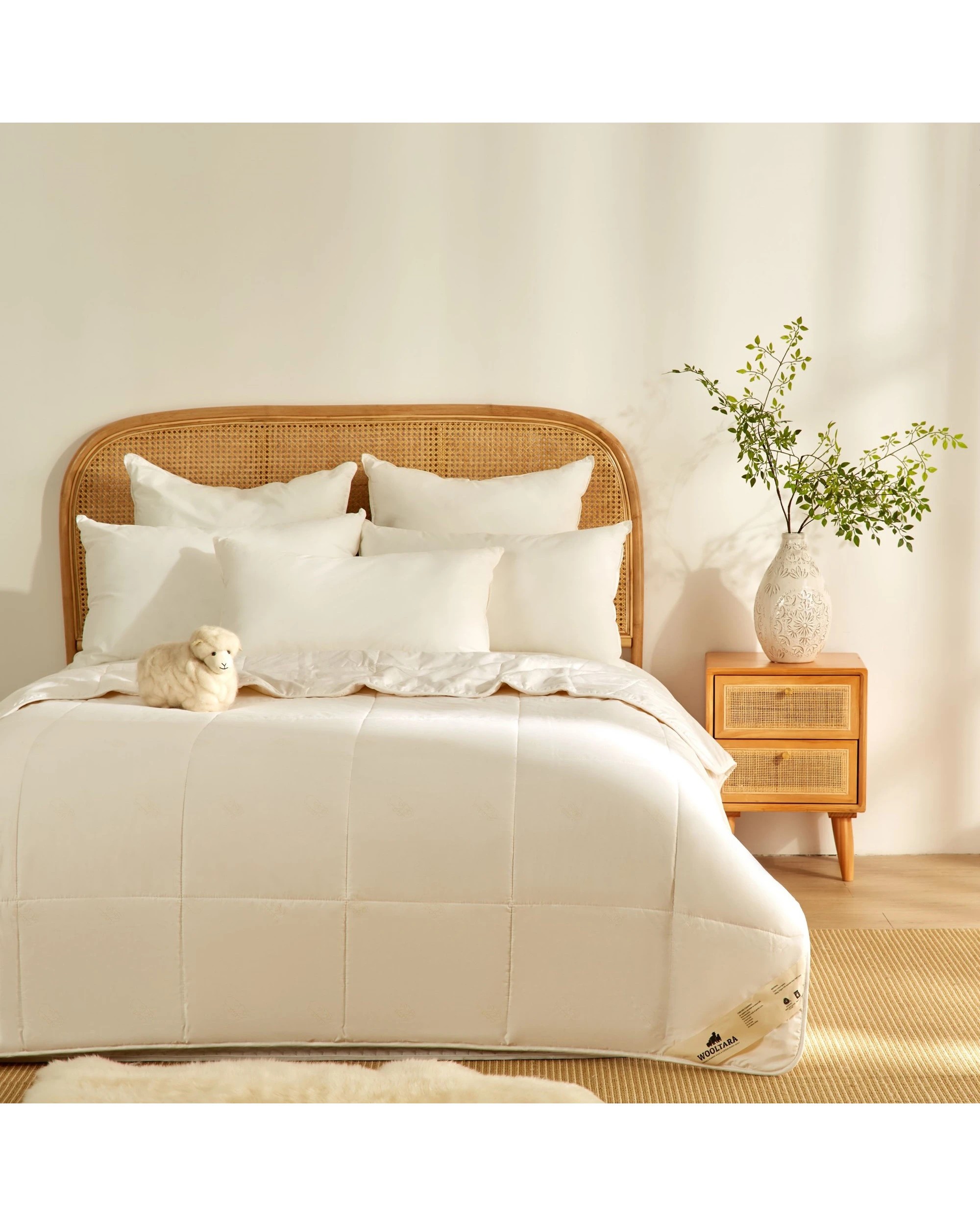 1 Wooltara Imperial Lightweight Australian Washable Wool and Cotton Blend Quilt - Double Bed - White, 1 of 5