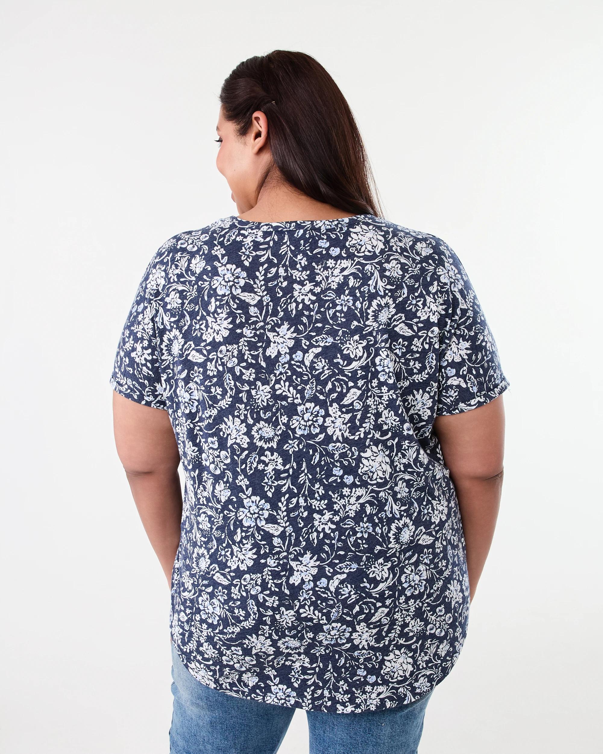 3 Curve Short Sleeve Print V-neck T-shirt Nav Chintz, 3 of 6