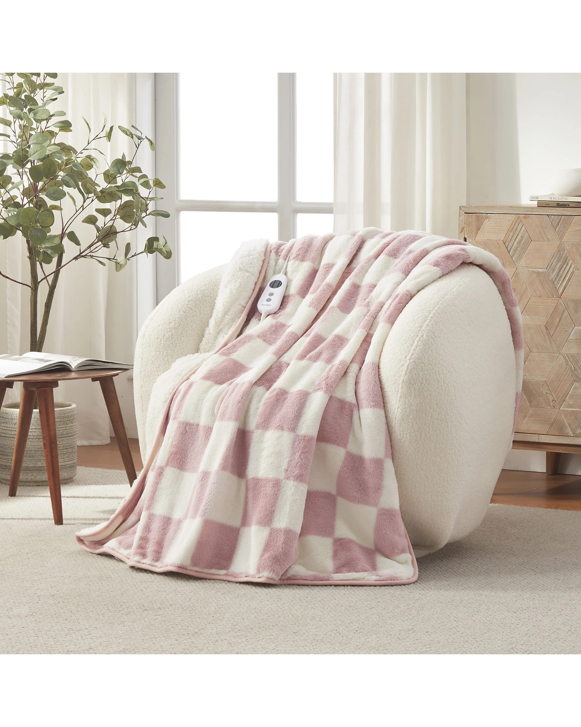 1 Dreamaker Axia Checkered Plush Heated Throw 130x160cm - Pink and Cream, 1 of 10