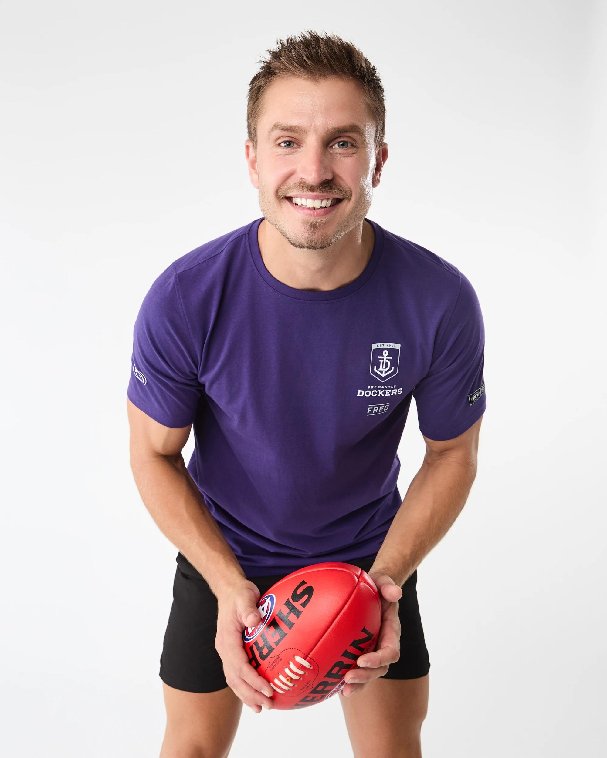 1 Official AFL Adult T-shirt Fremantle, 1 of 9