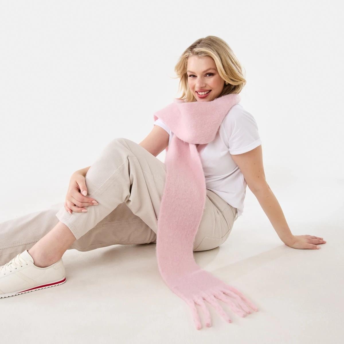 6 Narrow Fluffy Scarf Soft Pink, 6 of 7