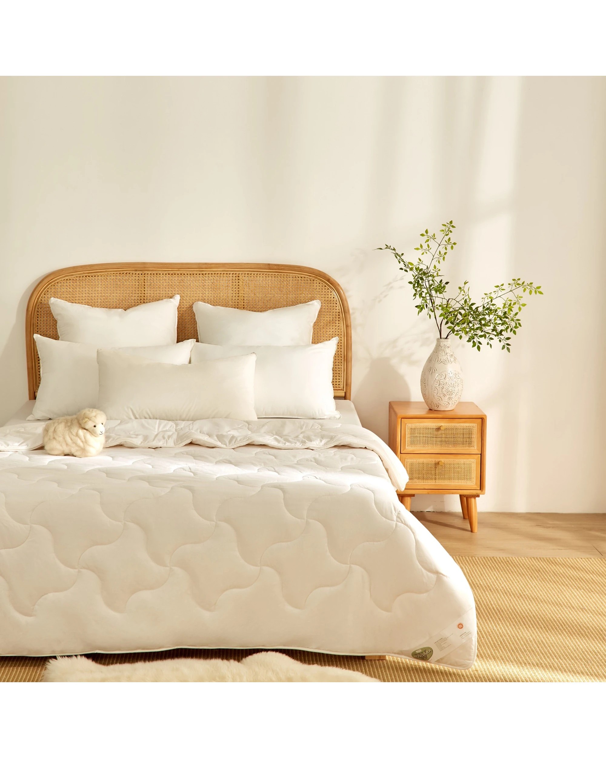 2 Wooltara Imperial Luxury 450GSM Washable Winter Australian Wool Quilt - Queen Bed - White, 2 of 8