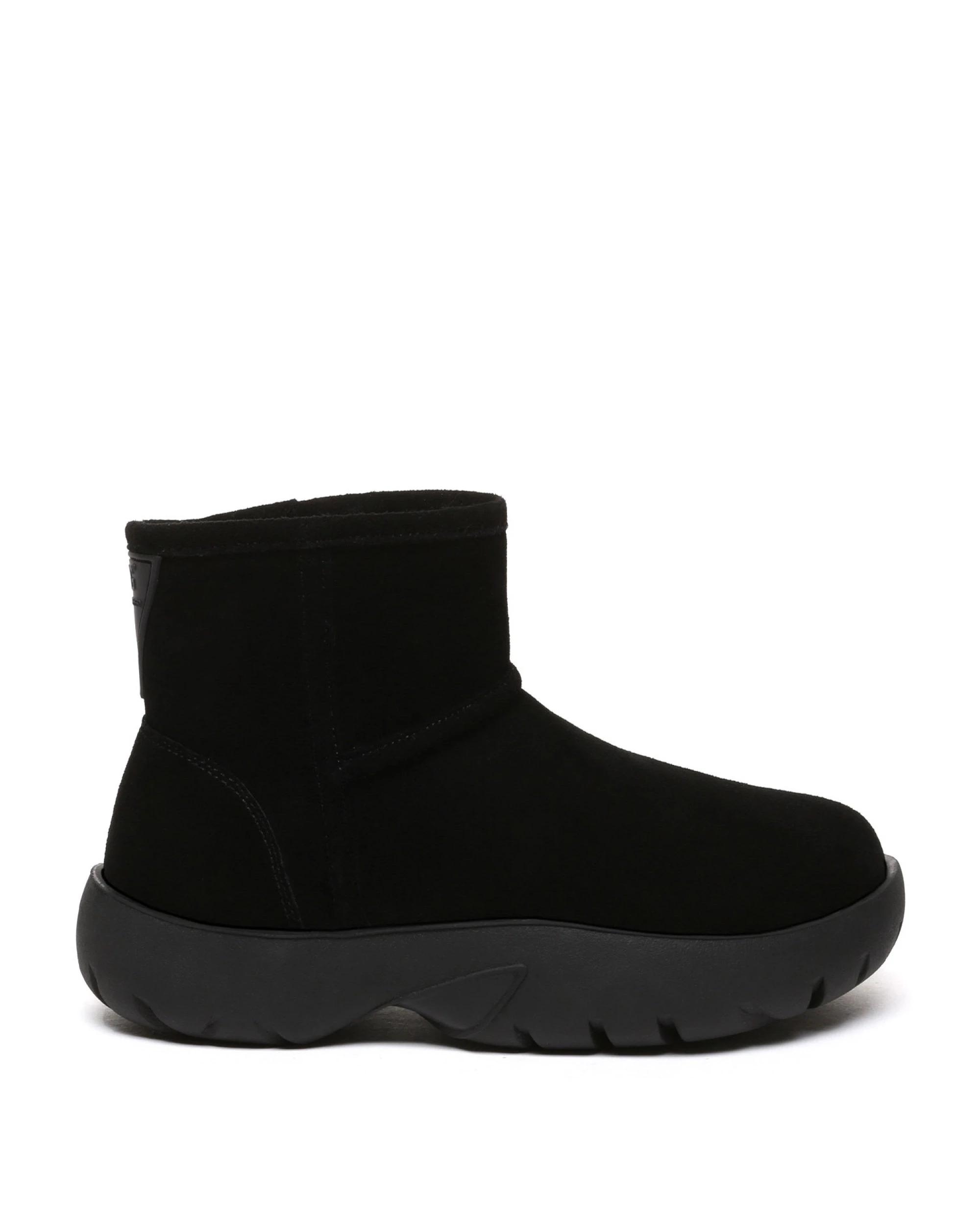 1 Australian Shepherd UGG Womens Salma Chunky Boots BLACK, 1 of 5