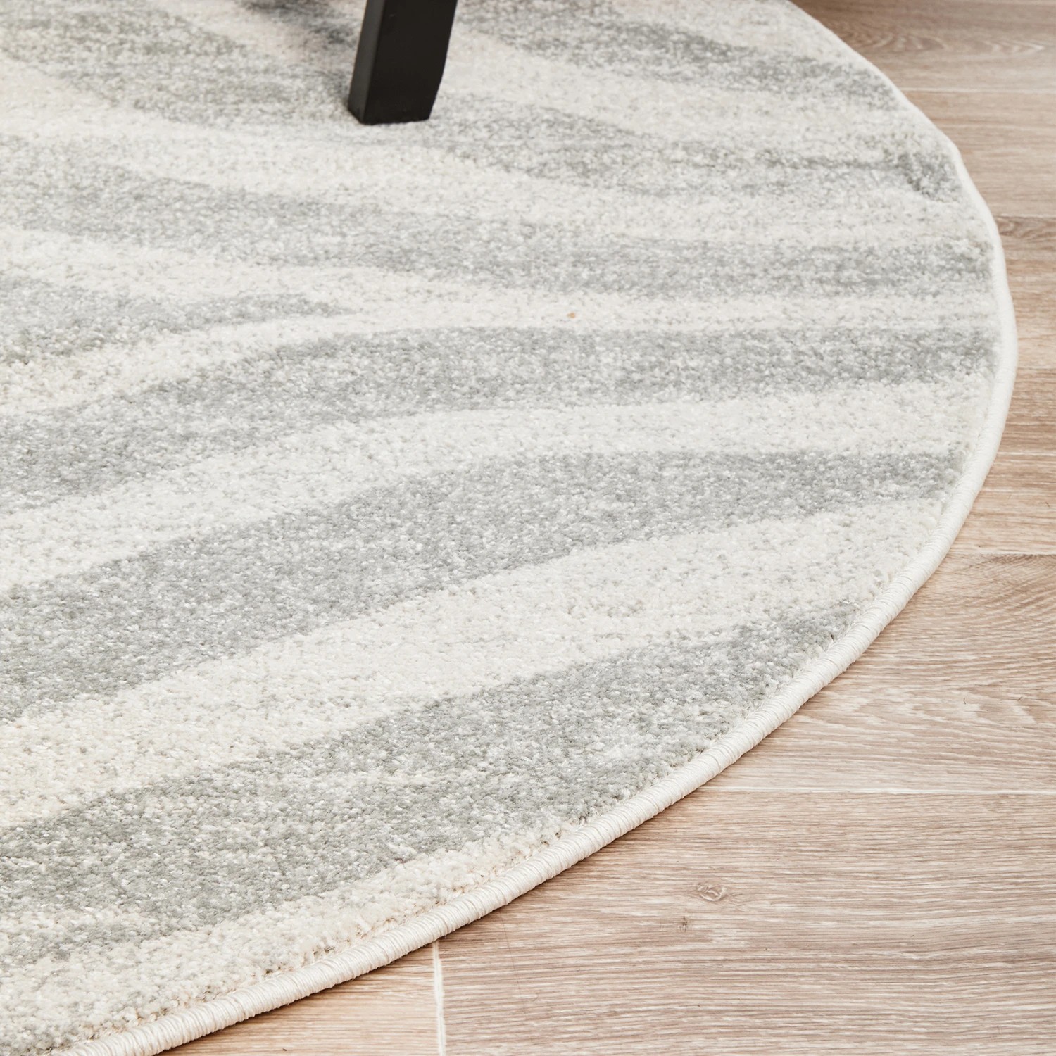 3 Common Ground Rugs Lustre Savannah 150x150cm - Small Round Power Loomed Pet Friendly Rug - Silver, 3 of 5