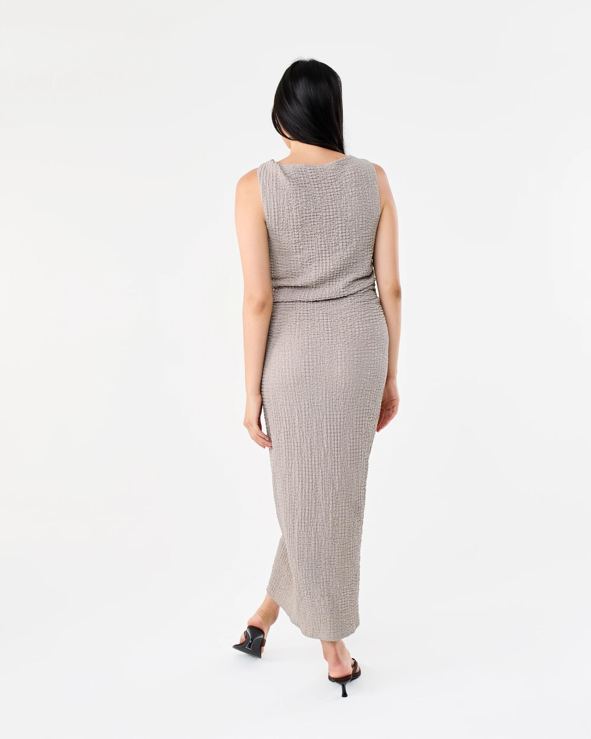 3 Sleeveless Textured Twist Midi Dress Grey Taupe, 3 of 7
