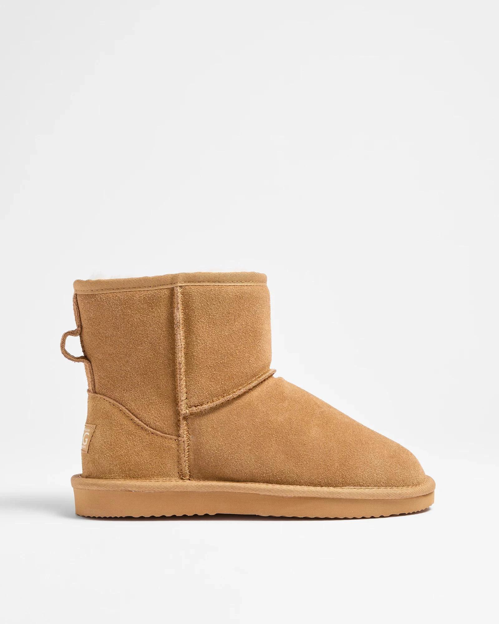 1 Australian Design Ugg Boots and Slippers Australian Design UGG Leather and Sheepskin Boots CHESTNUT, 1 of 4