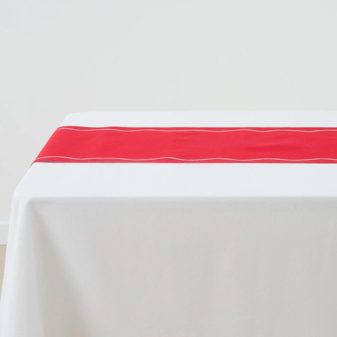 3 Red Bow Table Runner, 3 of 5