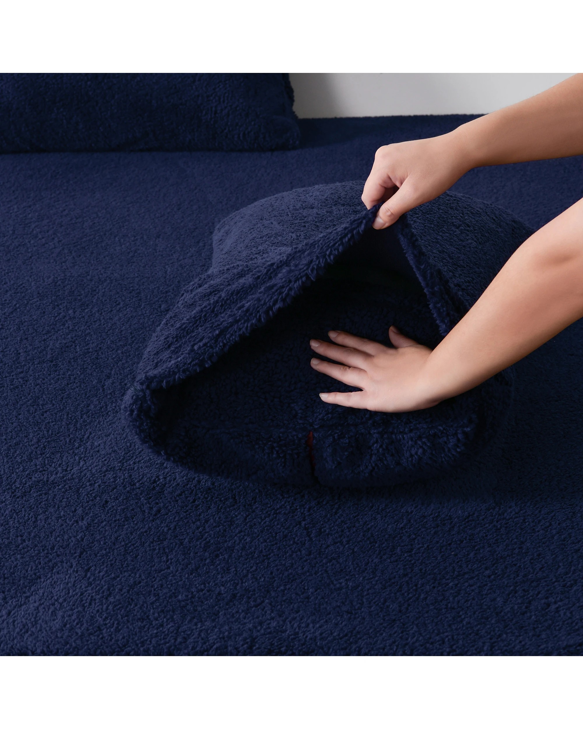 4 Dreamaker Jasper Teddy Fleece Quilt Cover Set - Queen Bed - Midnight Blue, 4 of 8