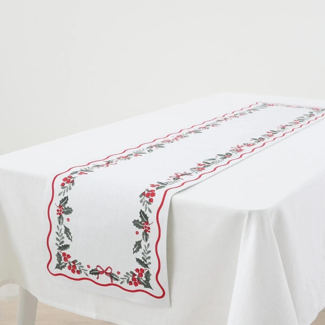 2 Traditional Holly Table Runner, 2 of 5