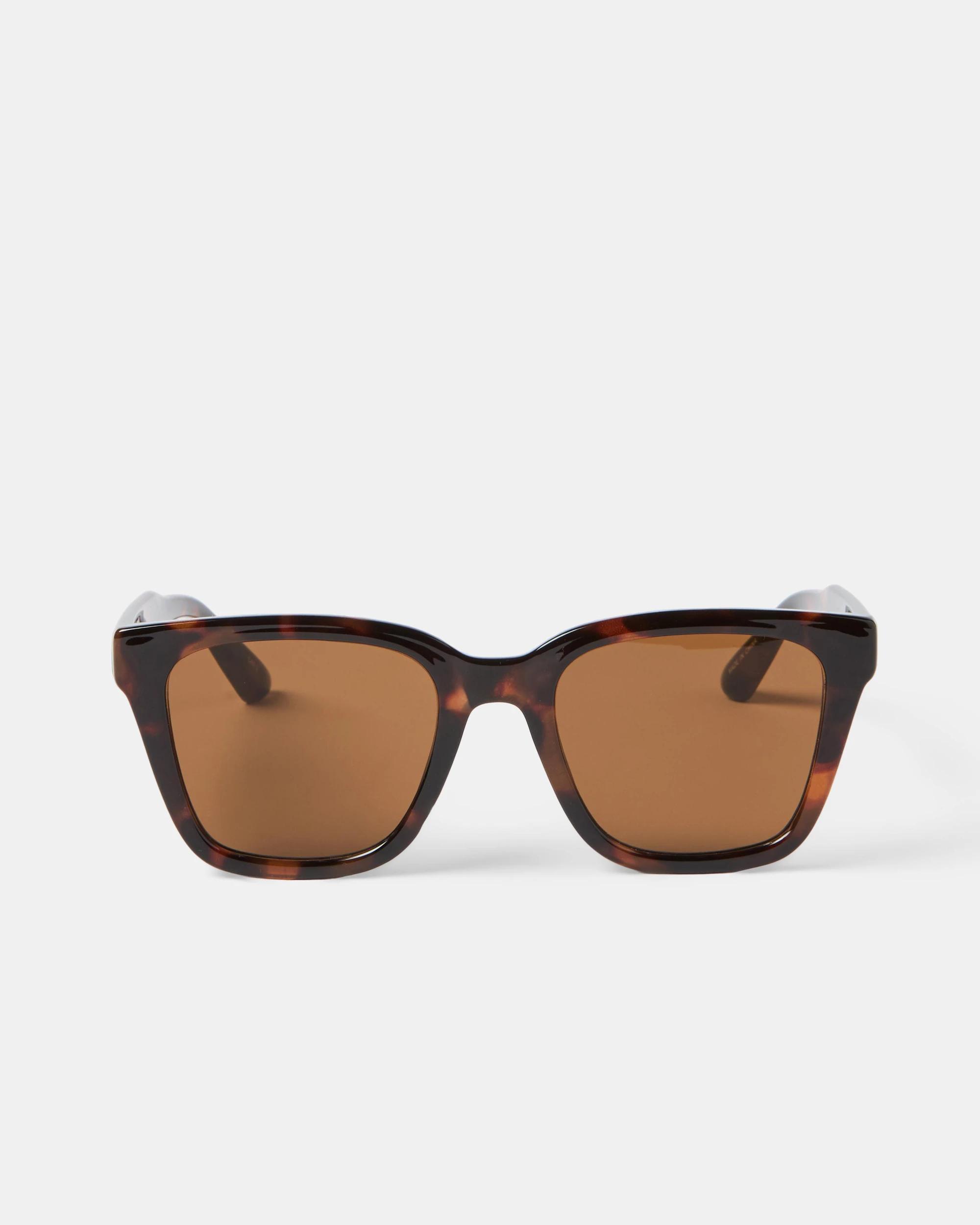 1 Womens Fashion D Frame Sunglasses Tort, 1 of 5