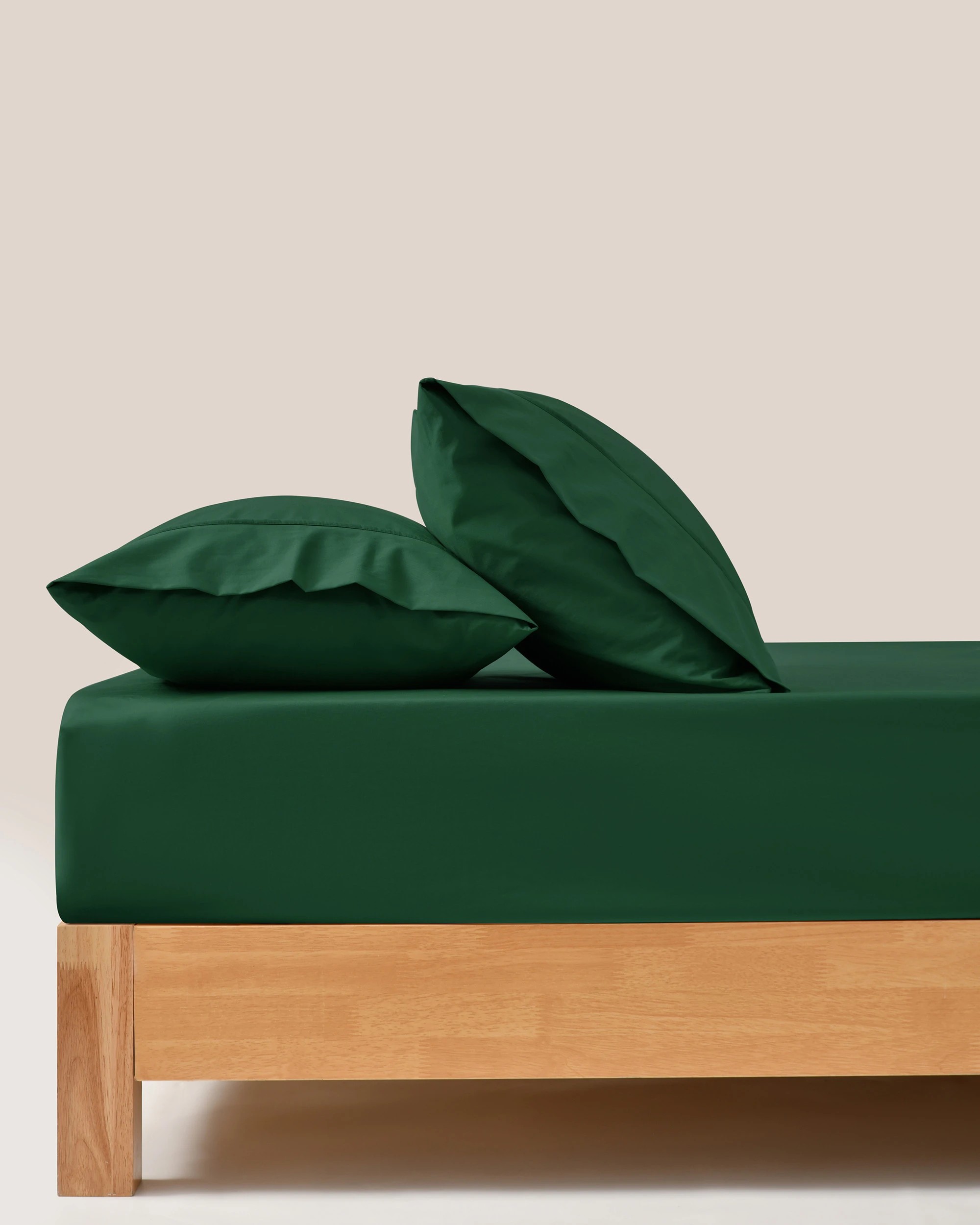 1 Dreamaker 250TC Cotton & Recycled Polyester Blend Fitted Sheet Set - Queen Bed - Hunter Green, 1 of 5