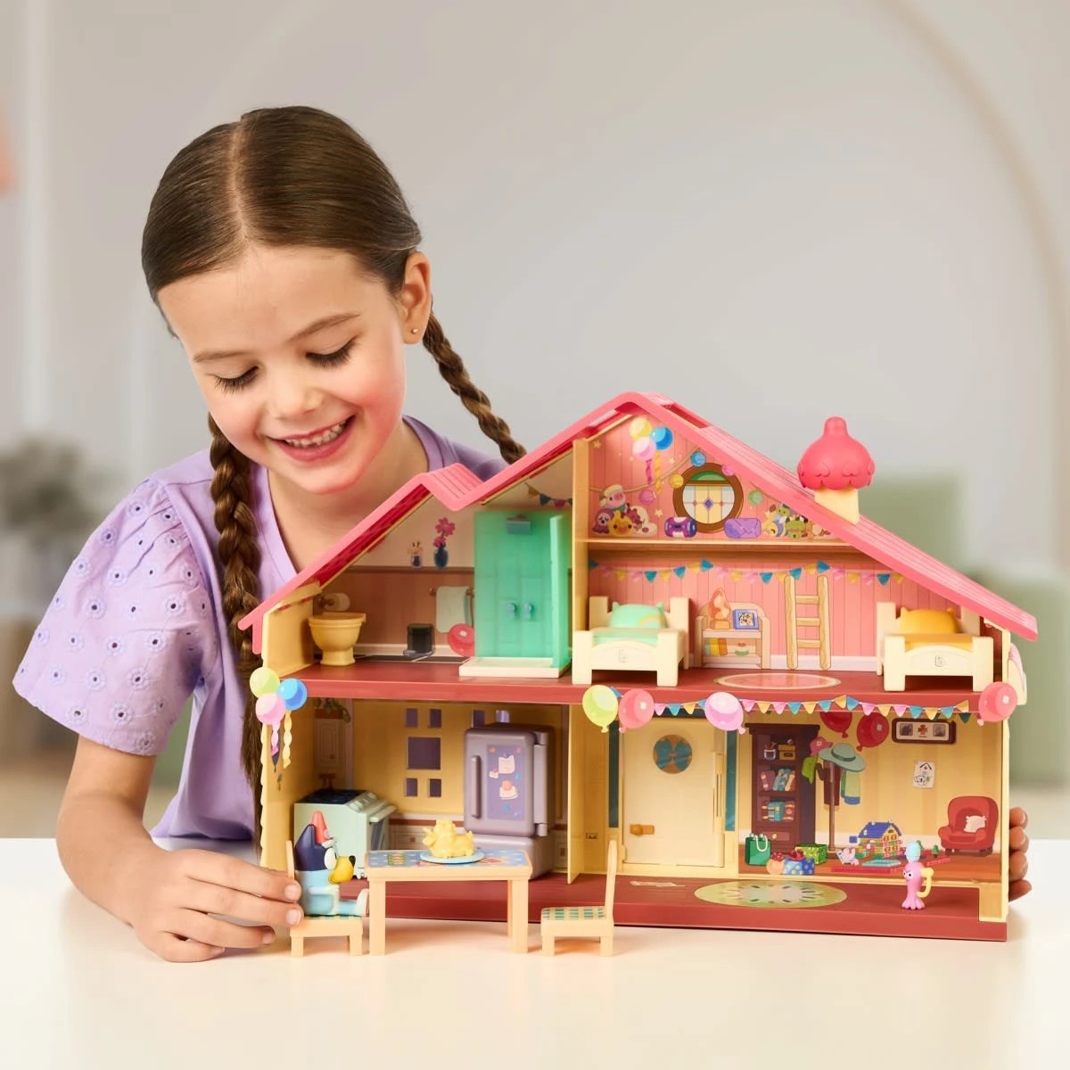 7 28cm Bluey's Birthday Celebration Home Playset, 7 of 9