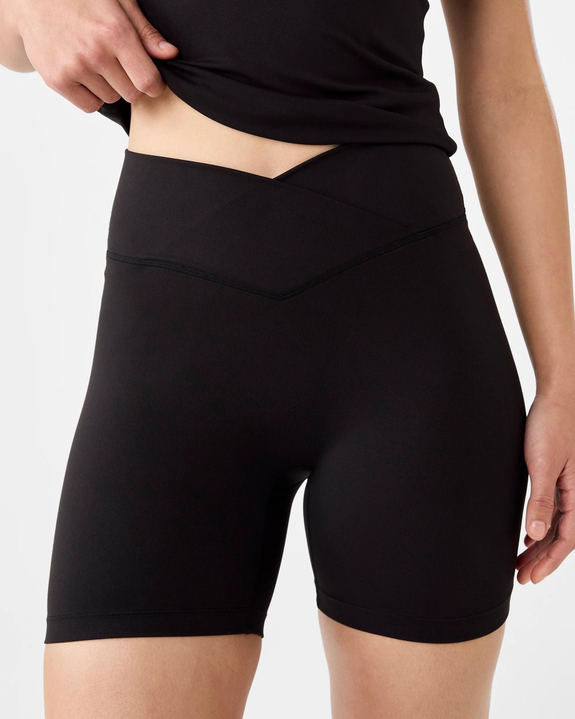 1 Active Womens Cloudform V Front Bike Shorts Black, 1 of 6