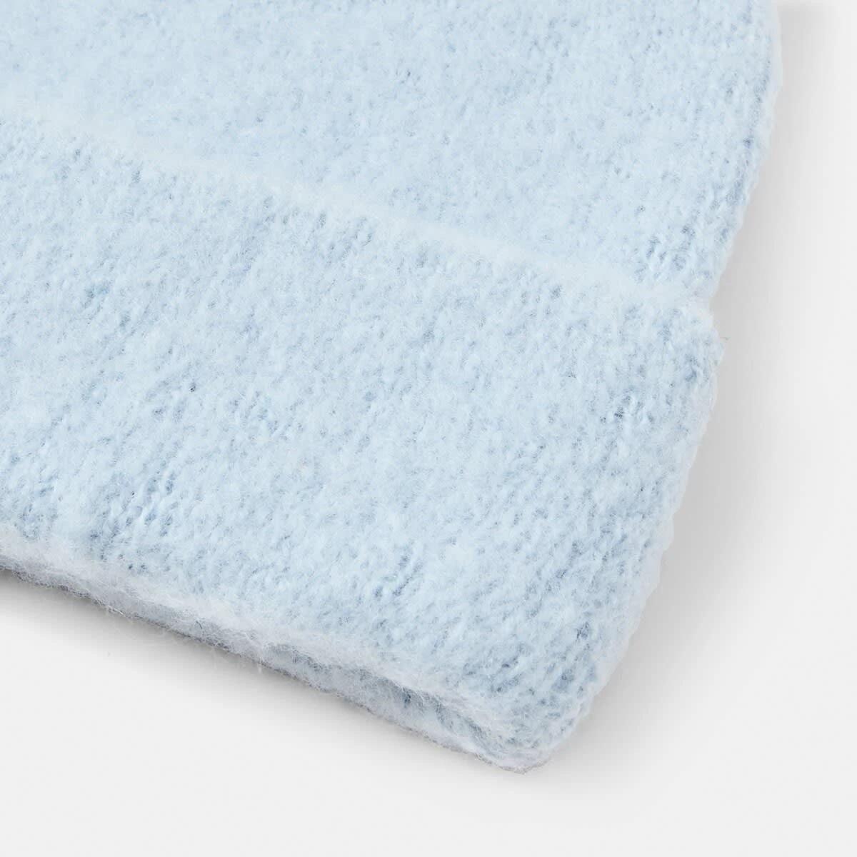 3 Fluffy Beanie Blu Skyway, 3 of 4