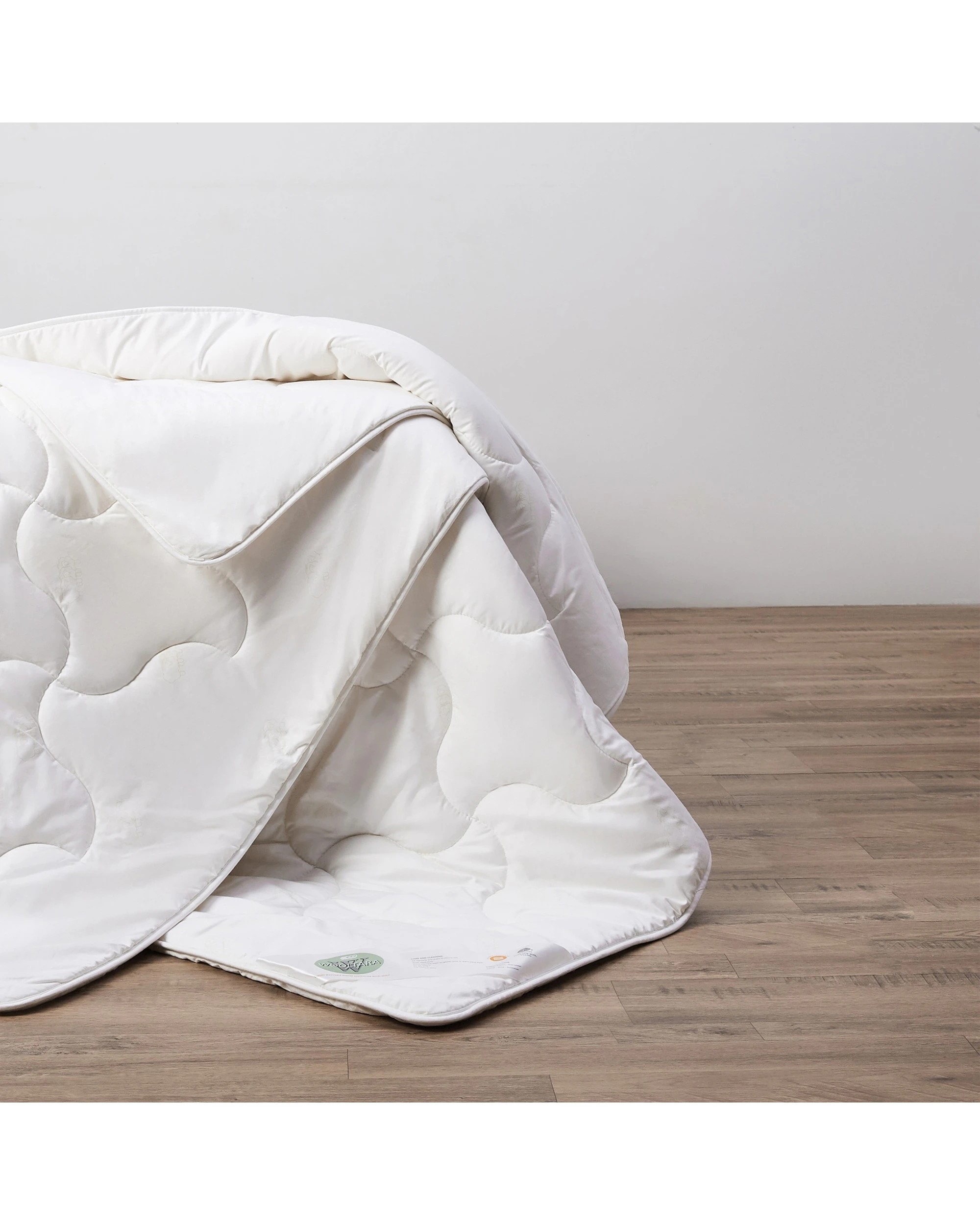 4 Wooltara Imperial Luxury 450GSM Washable Winter Australian Wool Quilt - Queen Bed - White, 4 of 8