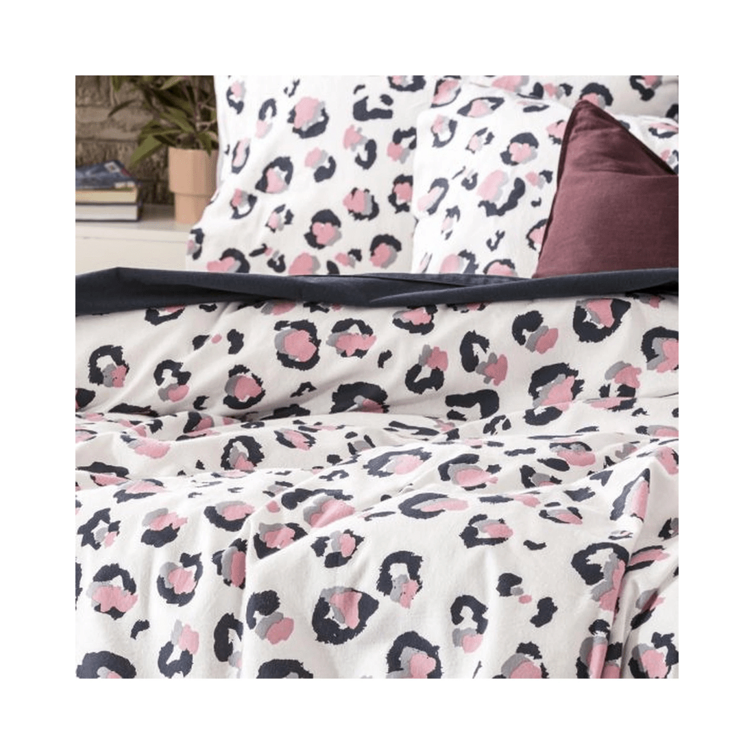 2 Park Avenue 175 GSM Egyptian Cotton Flannelette Quilt Cover Set - Snow Leopard (Double) - White, 2 of 2