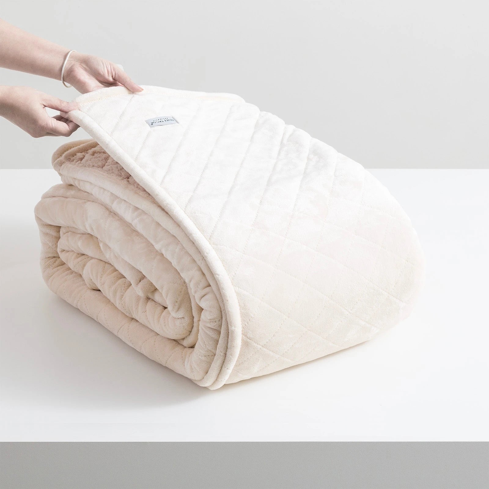 4 Renee Taylor Heston 480 GSM Ultra-Soft Velvet Sherpa Blanket, Charcoal. - Charcoal, 4 of 4