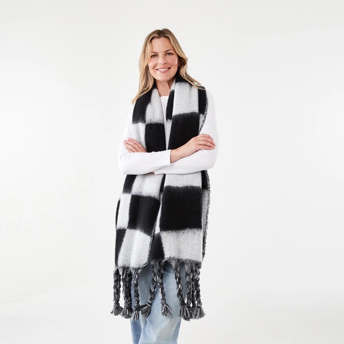 3 Checkerboard Scarf Bk Wvy Chk, 3 of 3