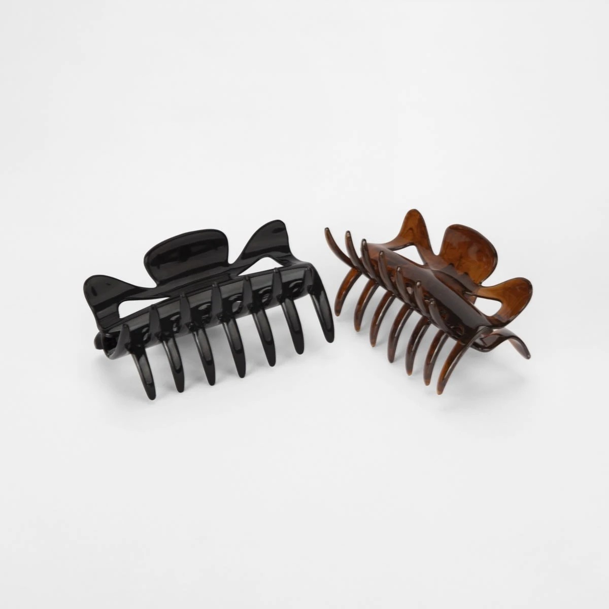 2 OXX Haircare 2 Pack Black and Brown Large Claw Grips, 2 of 3