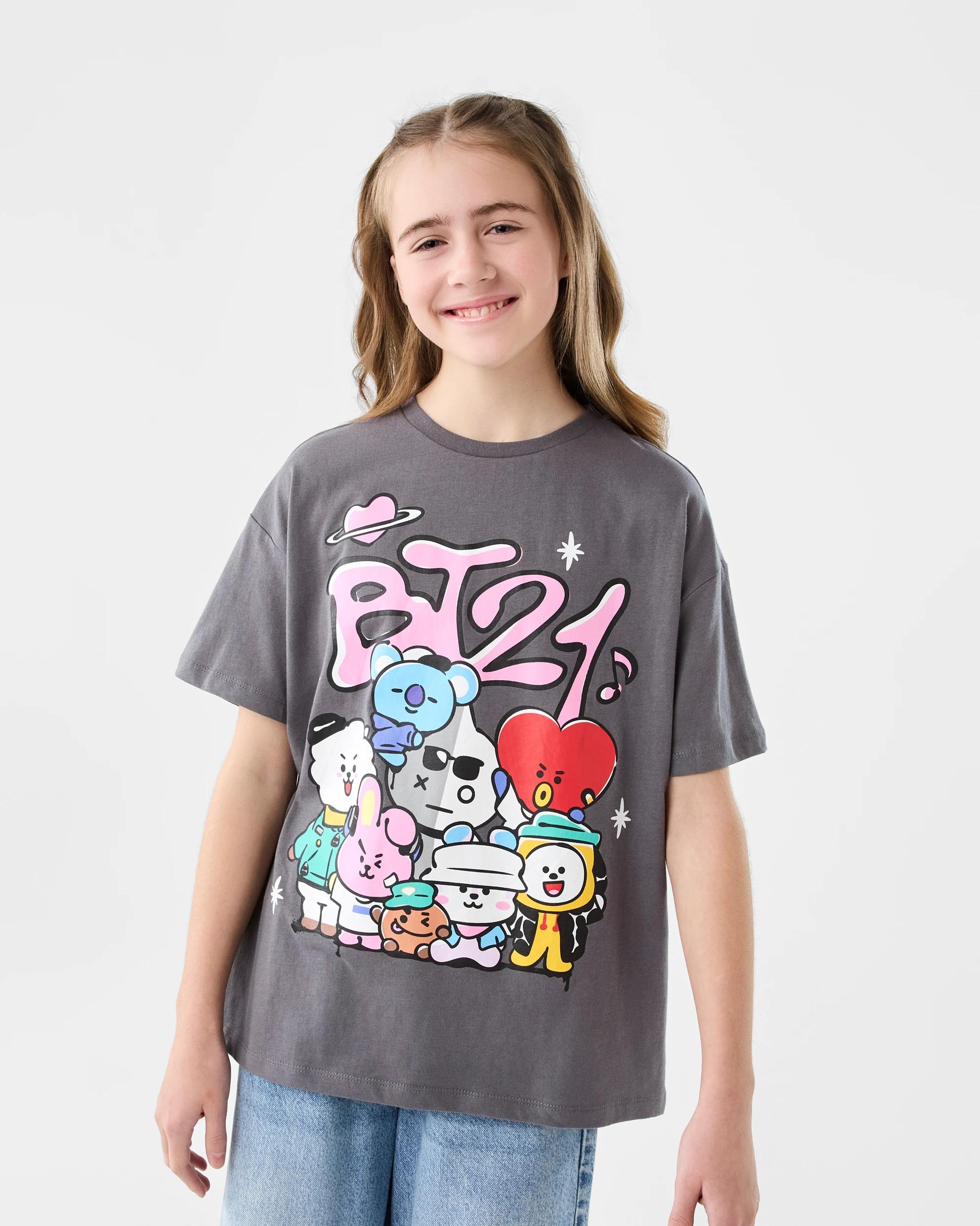 1 BT21 License Oversized T-shirt Bt21, 1 of 6