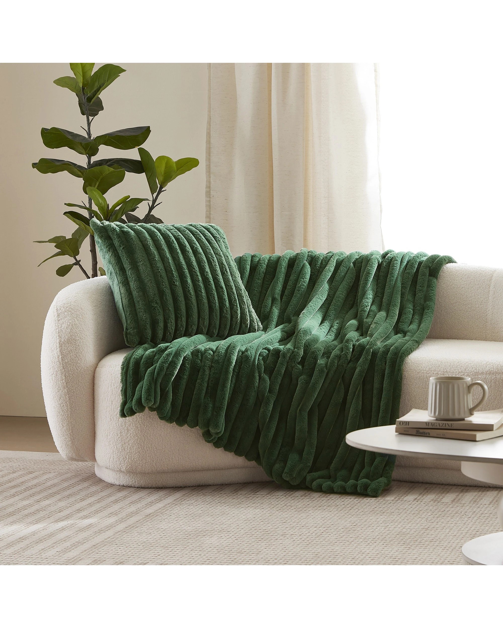 1 Dreamaker Chunky Embossed Fleece Throw 130x170cm - Emerald Green, 1 of 5