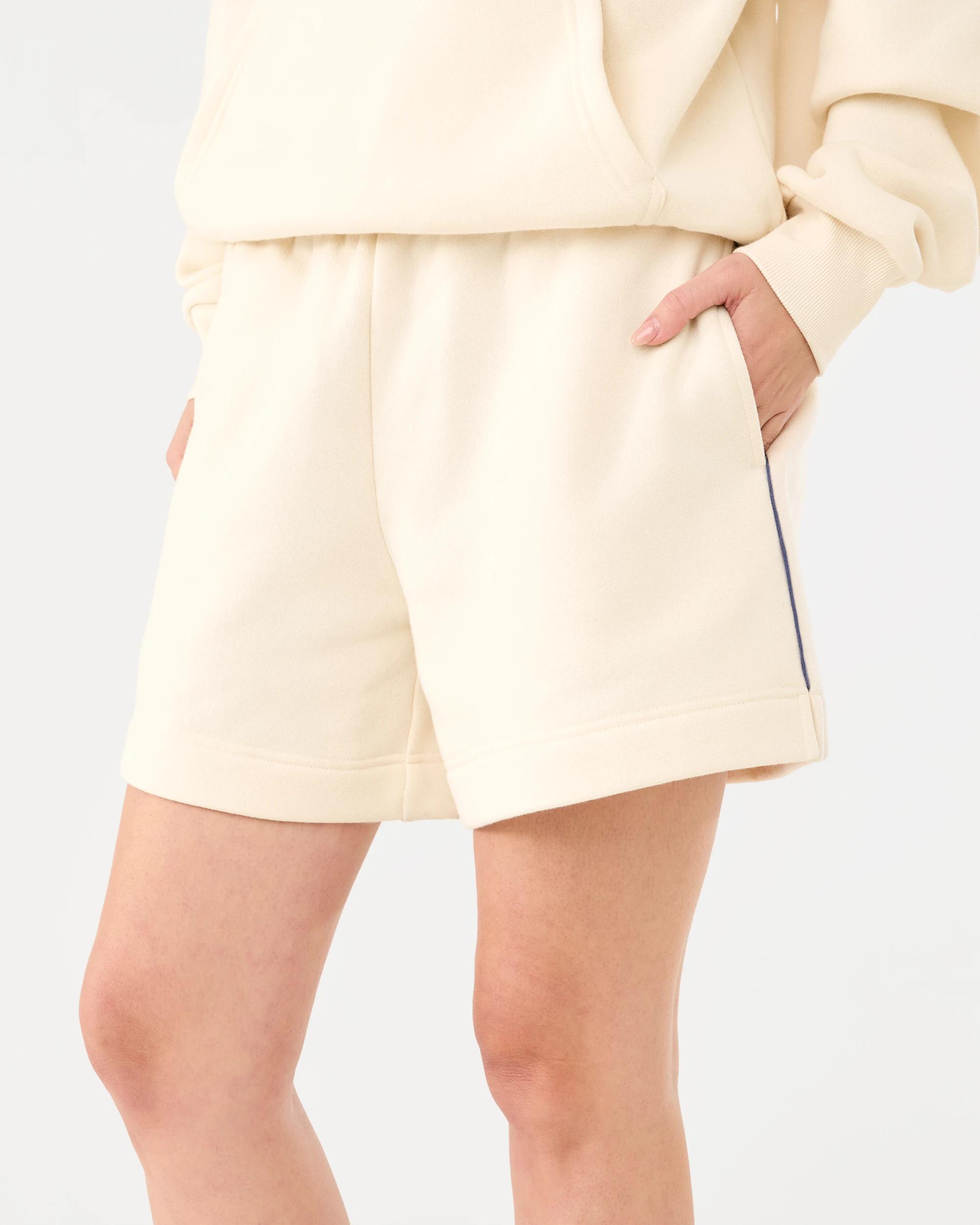 2 Active Womens A-Line Fleece Shorts Prl Ivory, 2 of 7