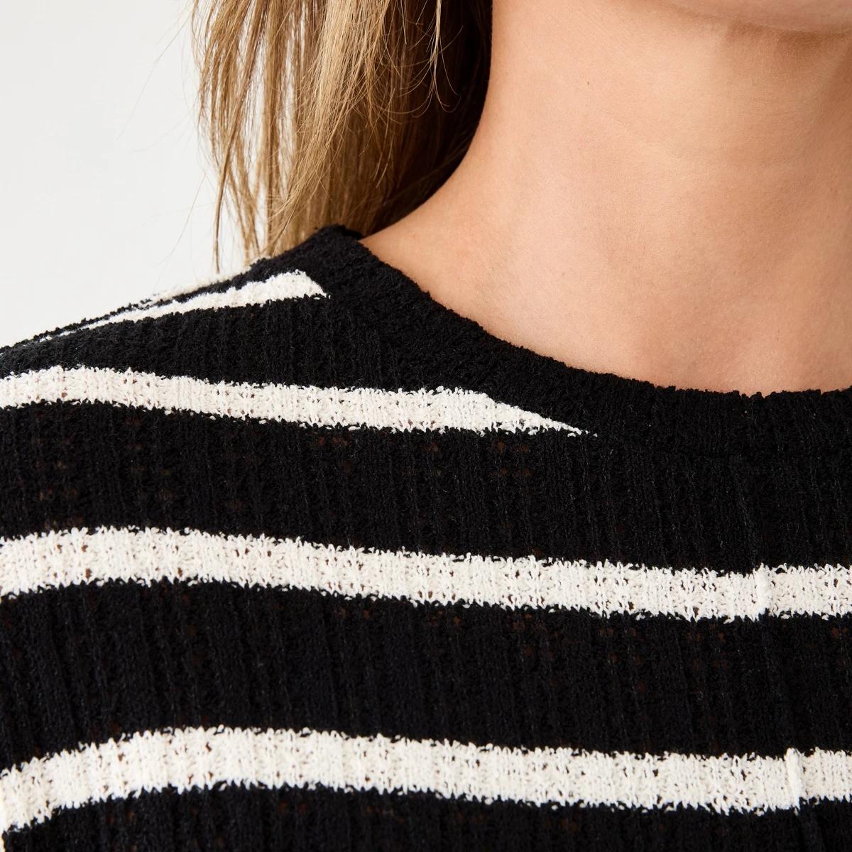 7 Long Sleeve Textured Top Black Strp, 7 of 7