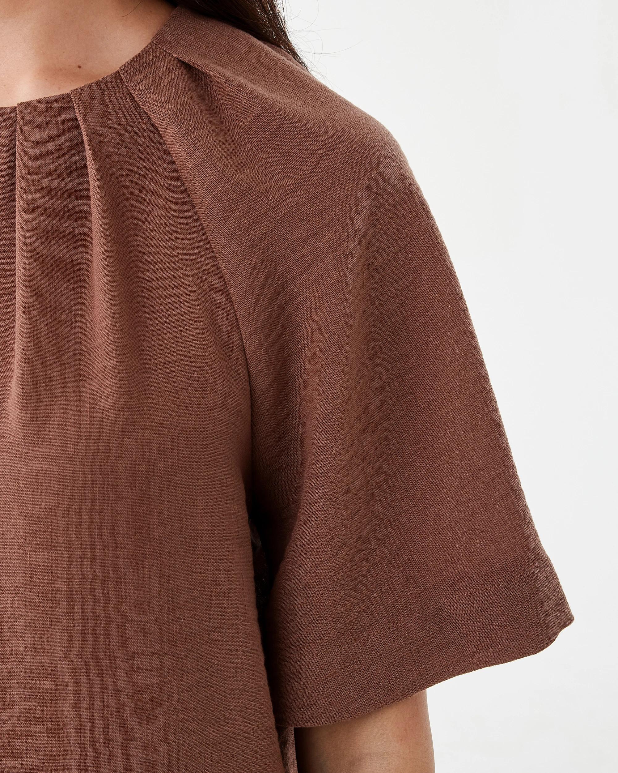 6 Short Sleeve Tuck Top Brn Clove, 6 of 7