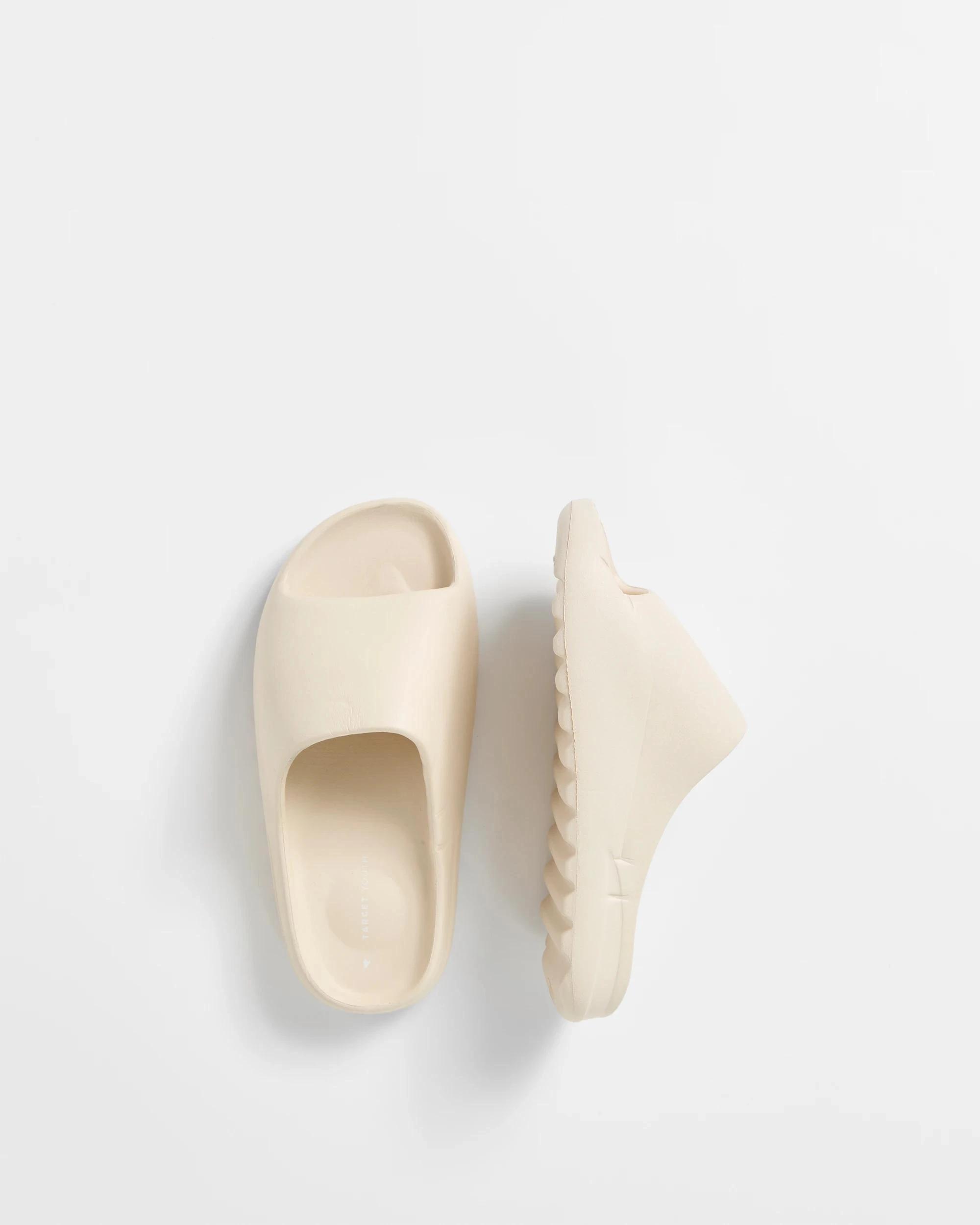 2 Target Youth Girls Senior Moulded Pool Slides OFF WHITE, 2 of 3