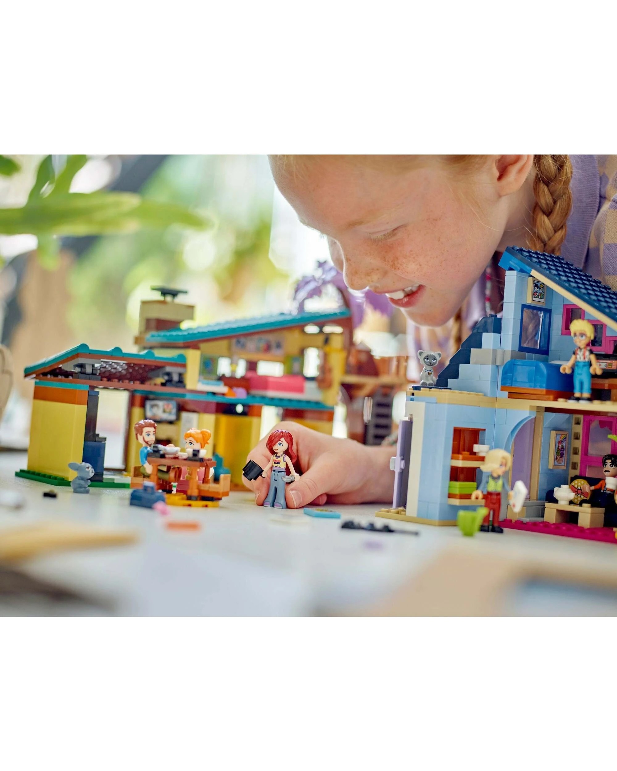 4 LEGO Friends Series 42620 Olly and Paisley's Family Houses, 4 of 5
