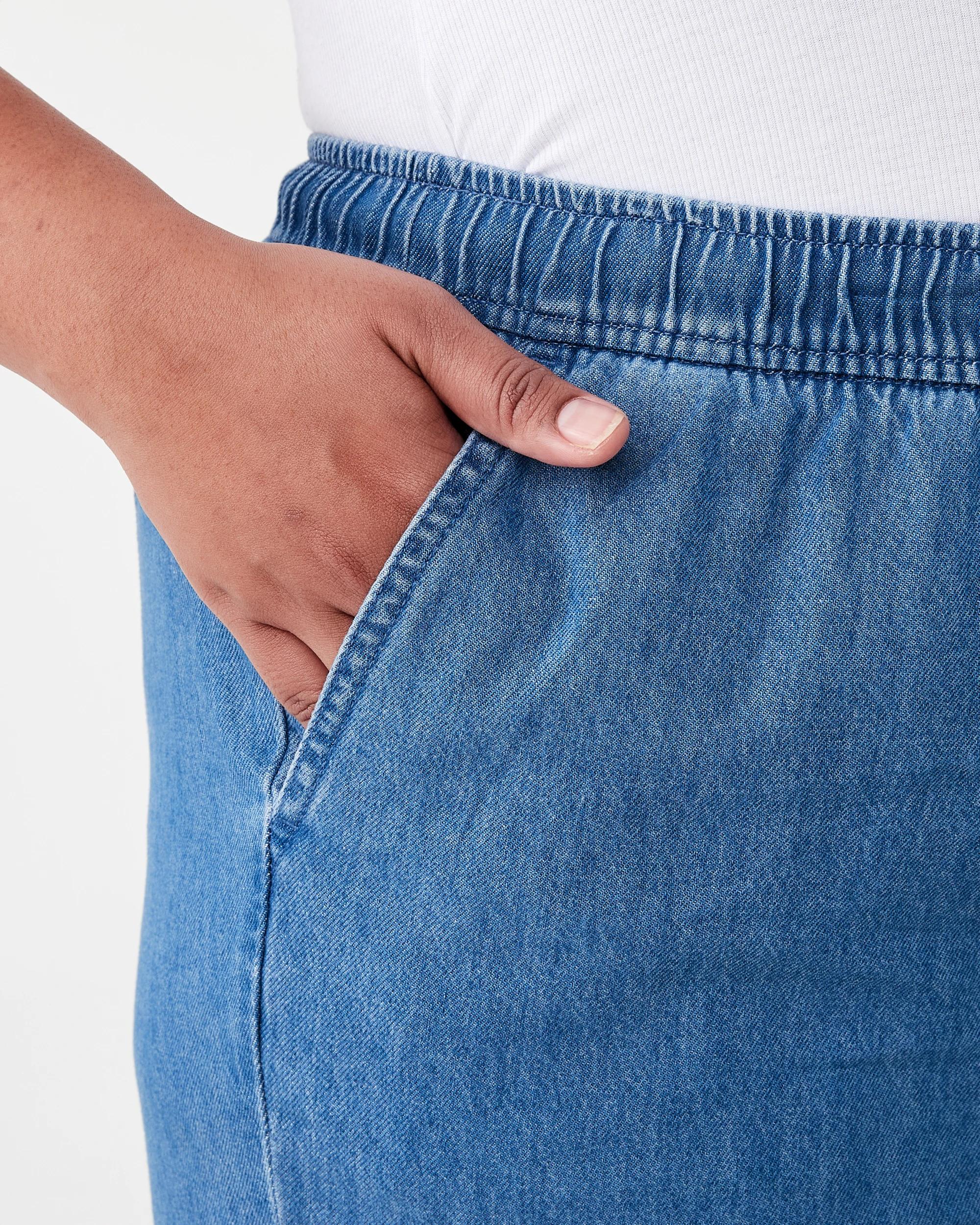 5 Curve Comfort Jeans Mid Wash, 5 of 6