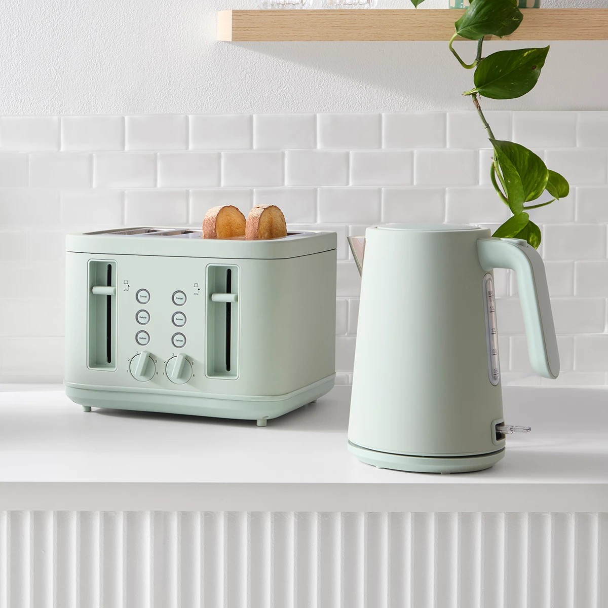 8 4 Slice Soft Touch Toaster - Green, 8 of 9