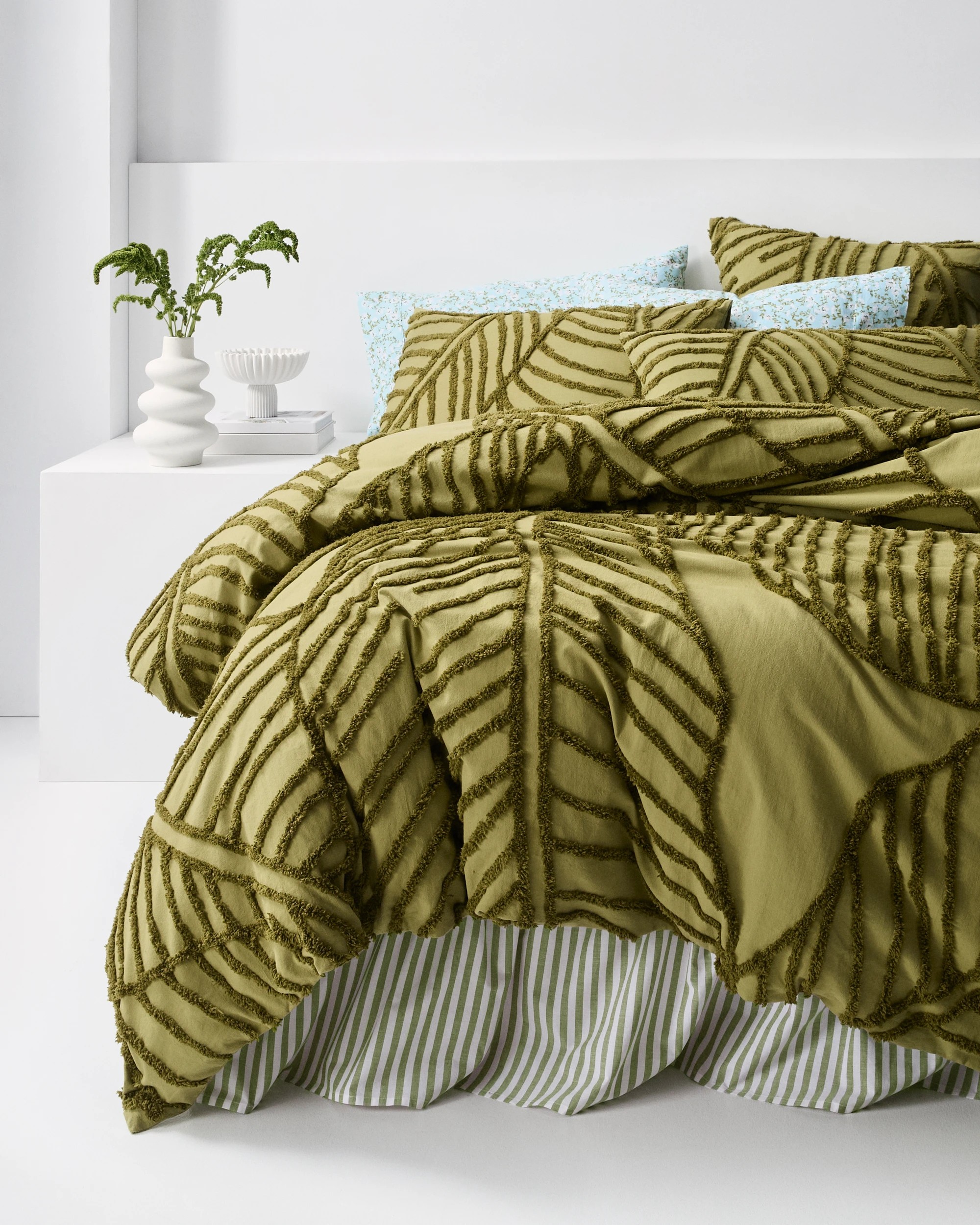 1 Target Oakley Cotton Textured Leaf Quilt Cover Set - Queen Bed - Green, 1 of 8