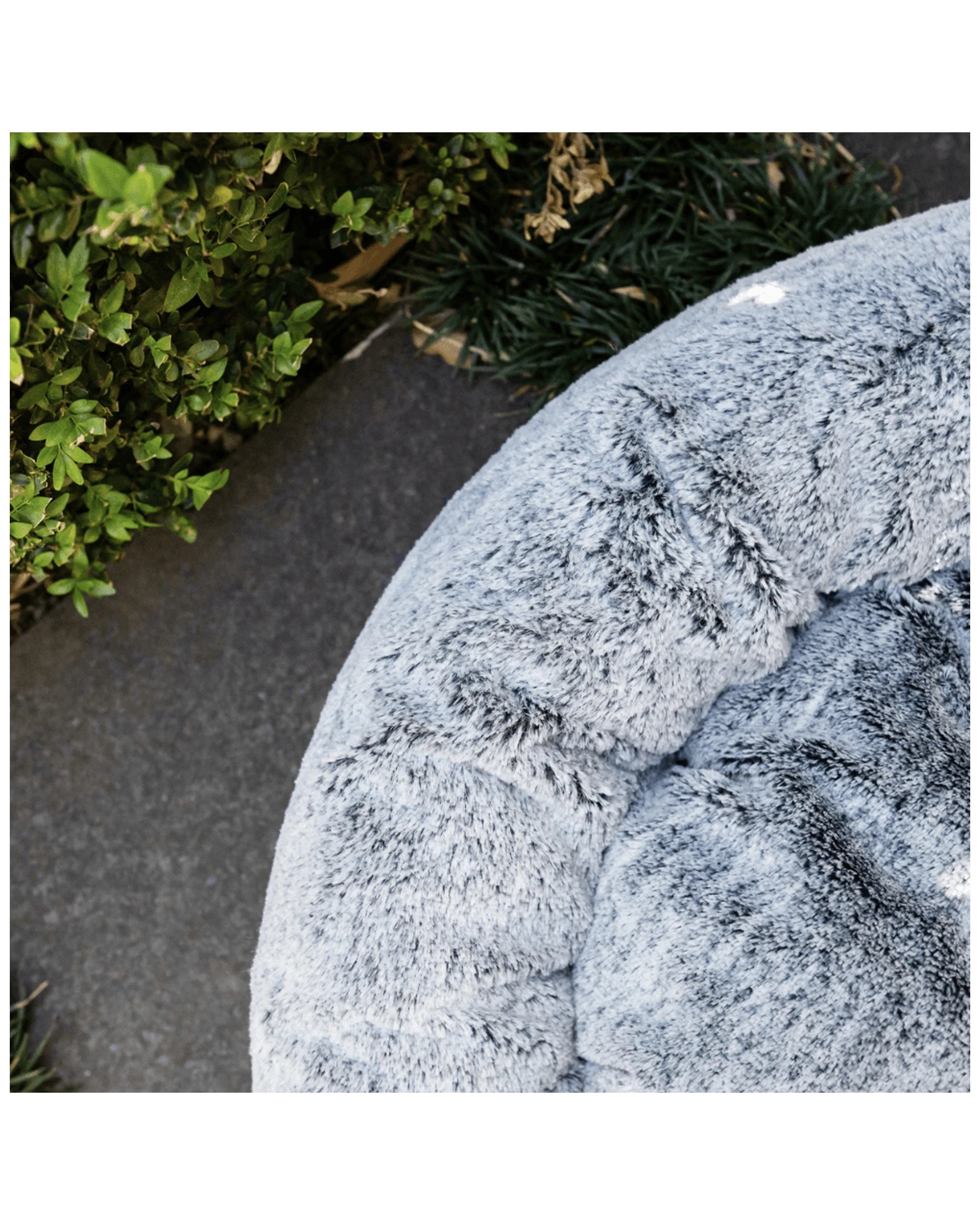 5 SUPERIOR PET GOODS Harley Artic Faux Fur Large Pet Bed Machine Washable 80Cm - Grey, 5 of 6