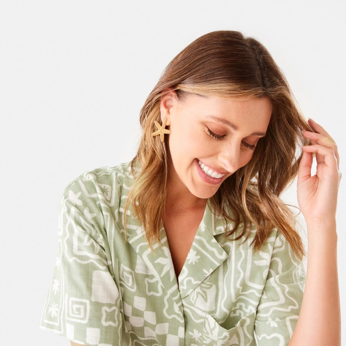 4 Starfish Stud Earrings - Gold Tone, 4 of 5