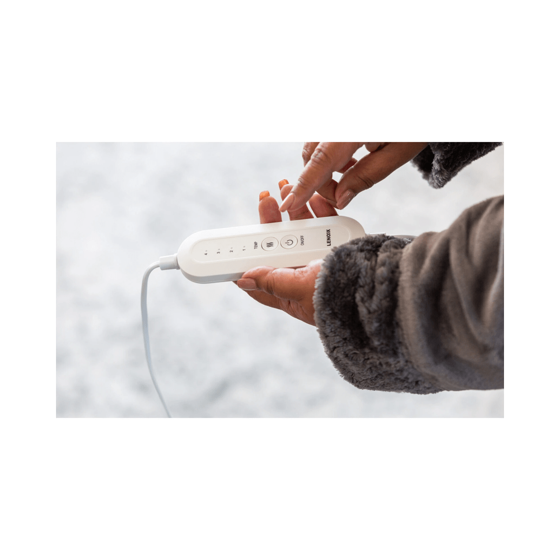 3 Lenoxx Plush flannel fleece Foot Warmer with 4 Temperature Settings, 3 of 7