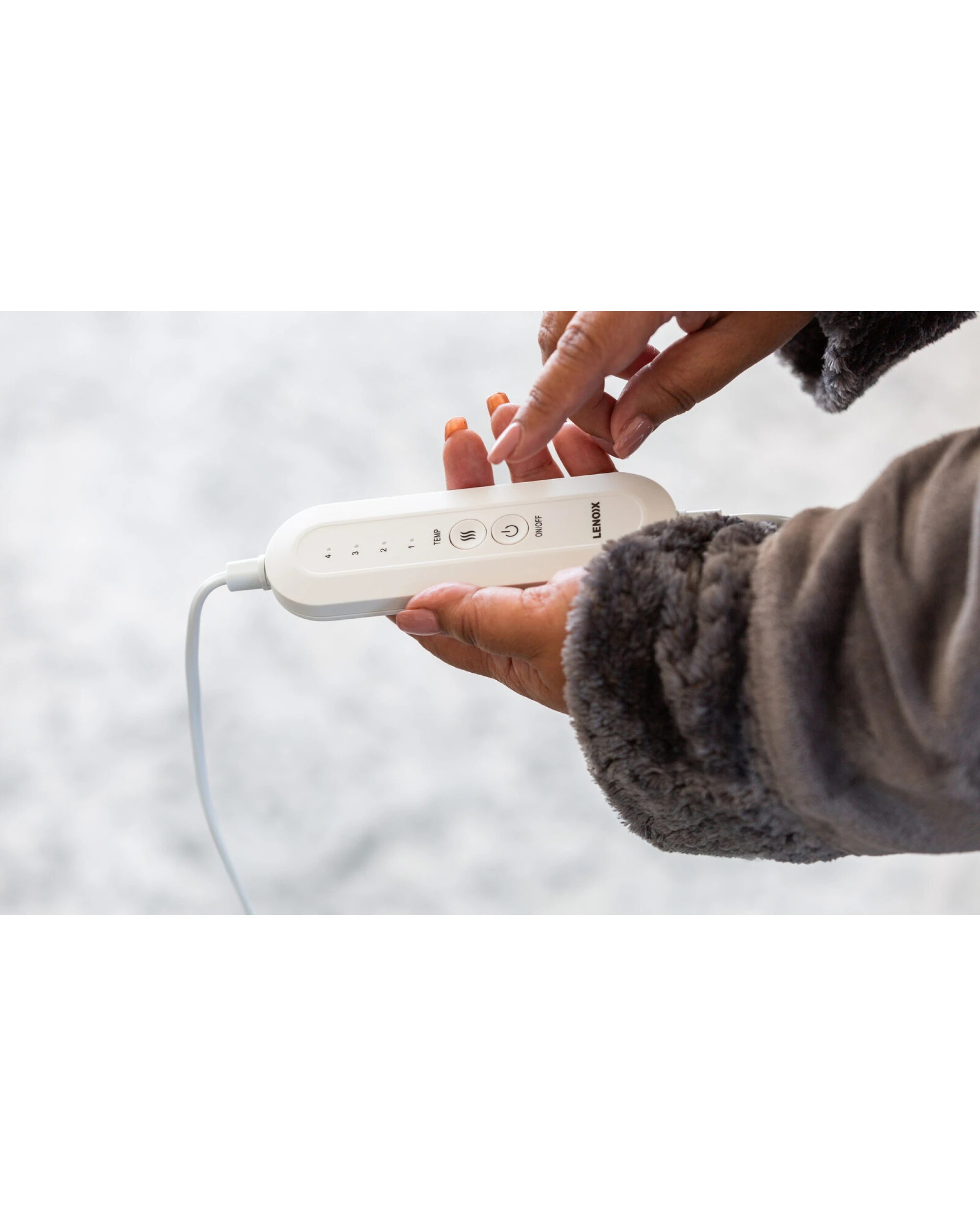 3 Lenoxx Plush flannel fleece Foot Warmer with 4 Temperature Settings, 3 of 7