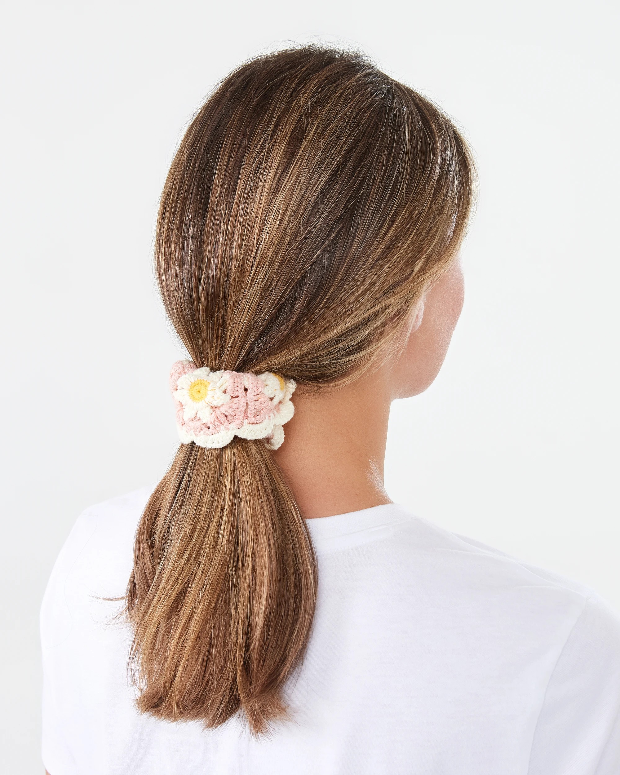 3 2 Pack Crochet Scrunchies - White and Pink, 3 of 4