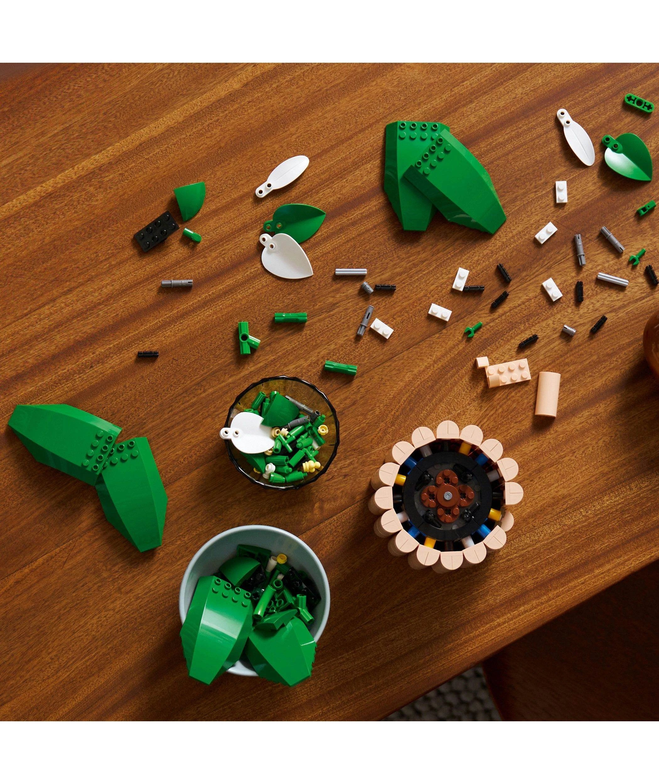 8 LEGO Botanicals Peace Lily 11504, 8 of 10