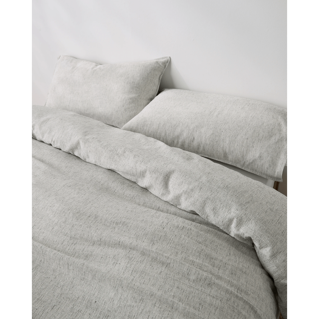 2 Target Brayden Stripe Linen/cotton Quilt Cover Set
 - Super King Bed
 - White, 2 of 3