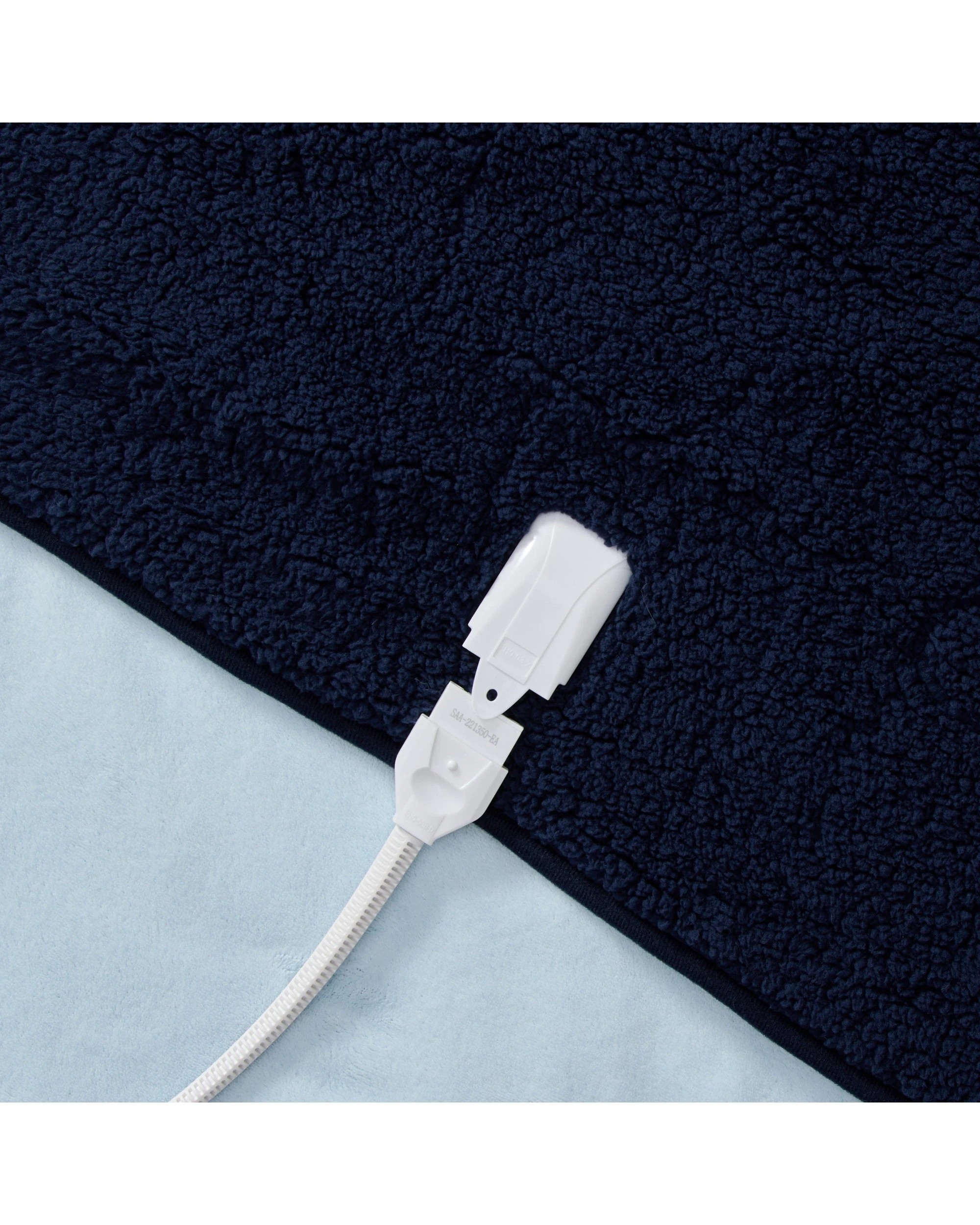 4 Dreamaker Eve Reversible Sherpa & Coral Fleece Heated Throw 180x200cm - Midnight Blue and Sky, 4 of 8