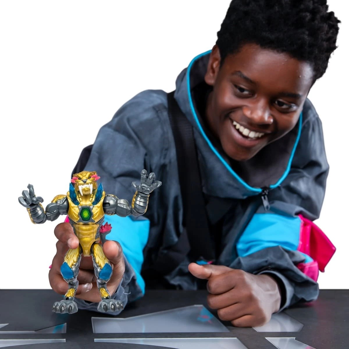 9 MrBeast Lab Mutation Chamber: Experiment to Create Your Beast Release the Exclusive Golden Panther Figure, 9 of 10