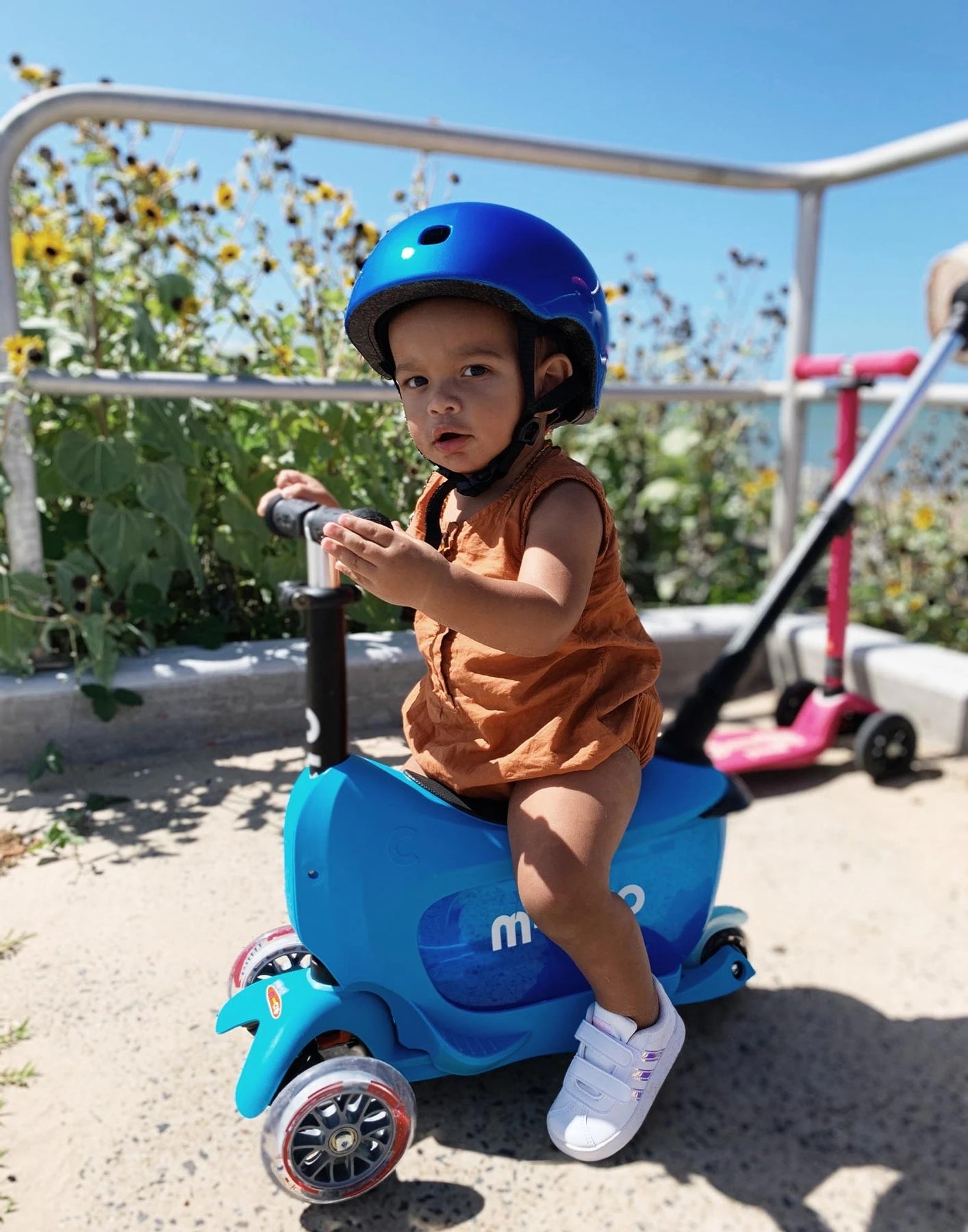 4 Micro Mini2Go Deluxe Plus 3 Wheel Scooter - Blue, 4 of 6