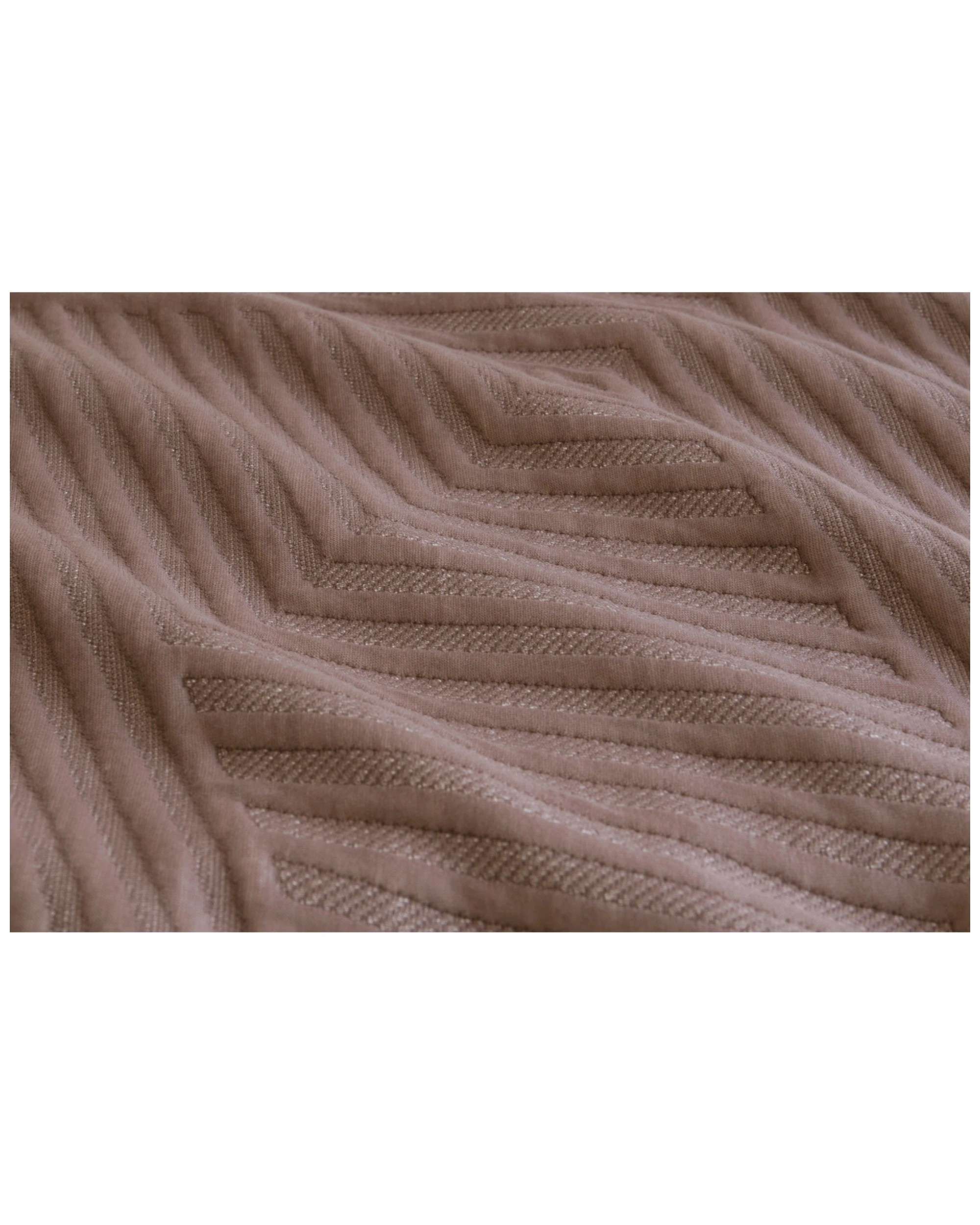 3 ARDOR Alton Quilt Cover Set - Geo Jacquard - Polyester - King 245x210cm
 - King Bed, 3 of 4