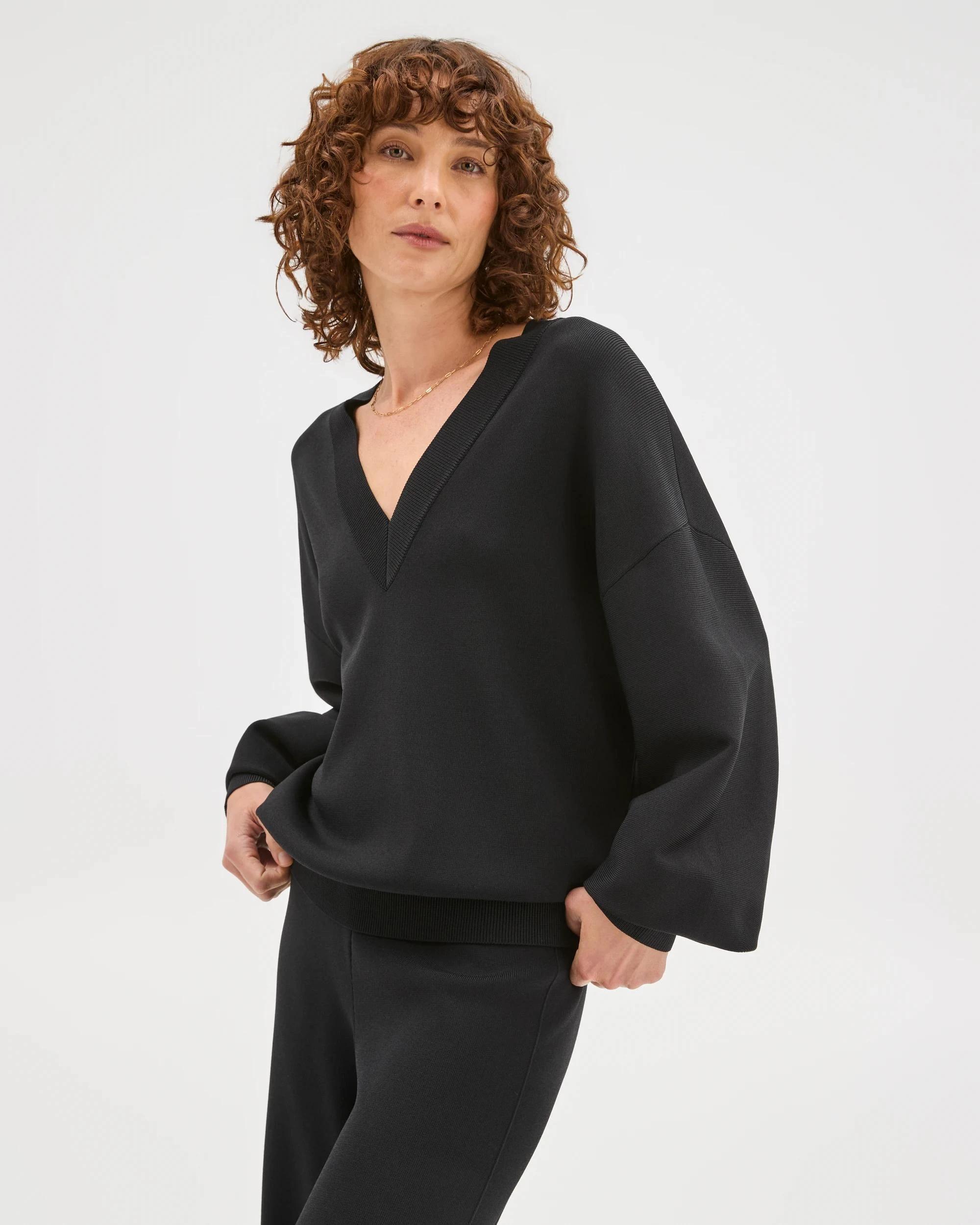 1 Preview Crepe Knit V-Neck Sweater BLACK, 1 of 7