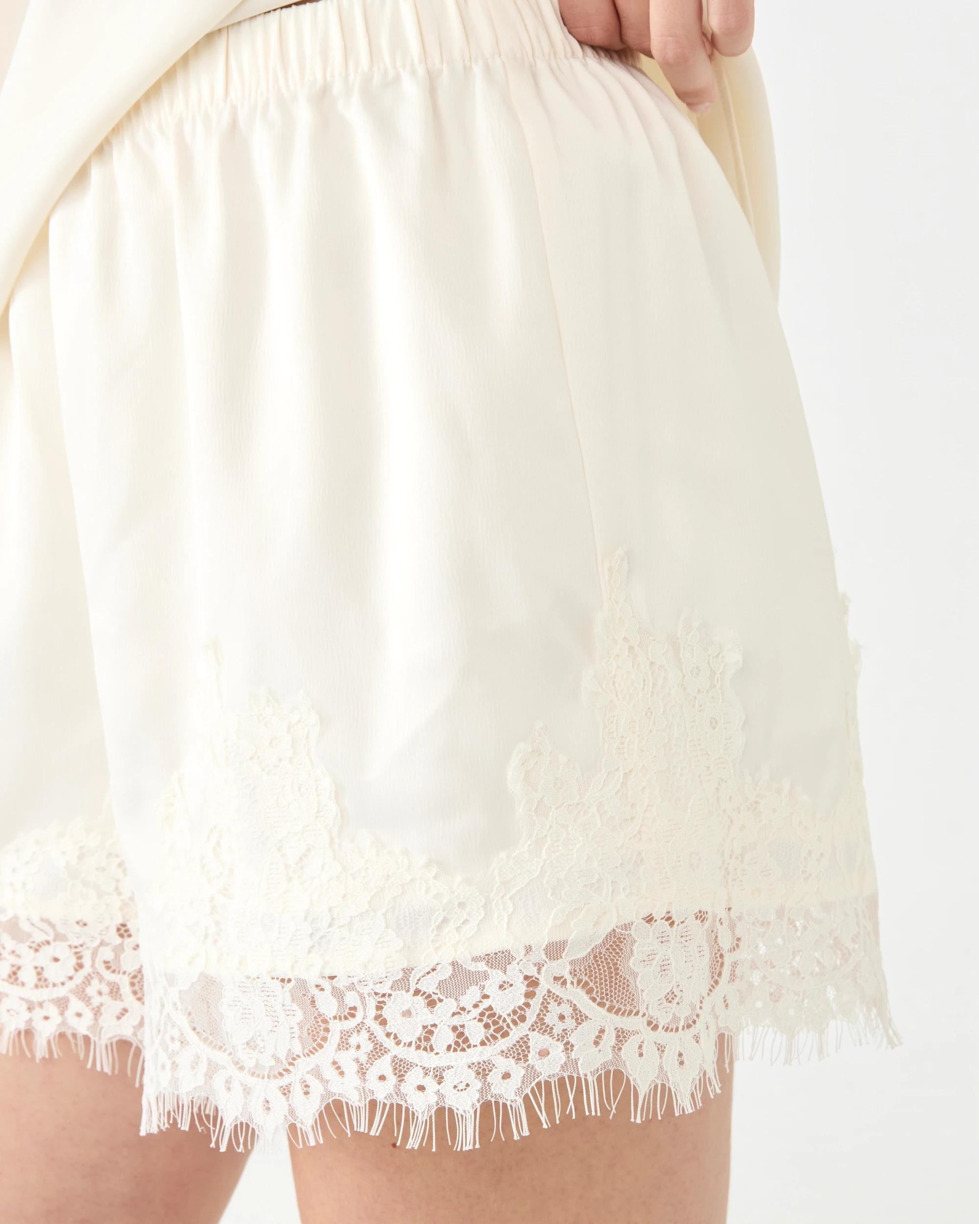 4 Lace Trim Satin Shorts Vanillaoat, 4 of 8